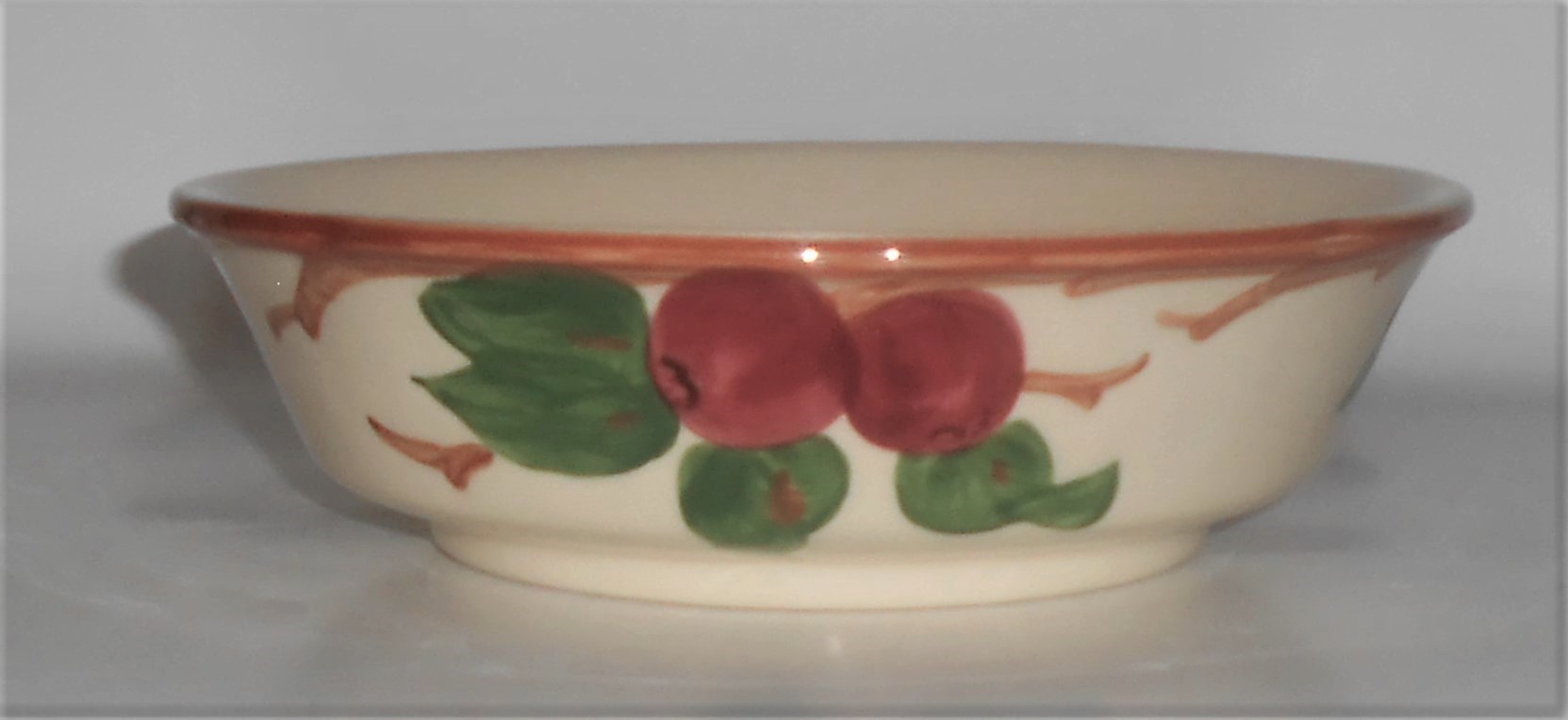 VINTAGE Franciscan Pottery Apple 7-5/8 Round Vegetable