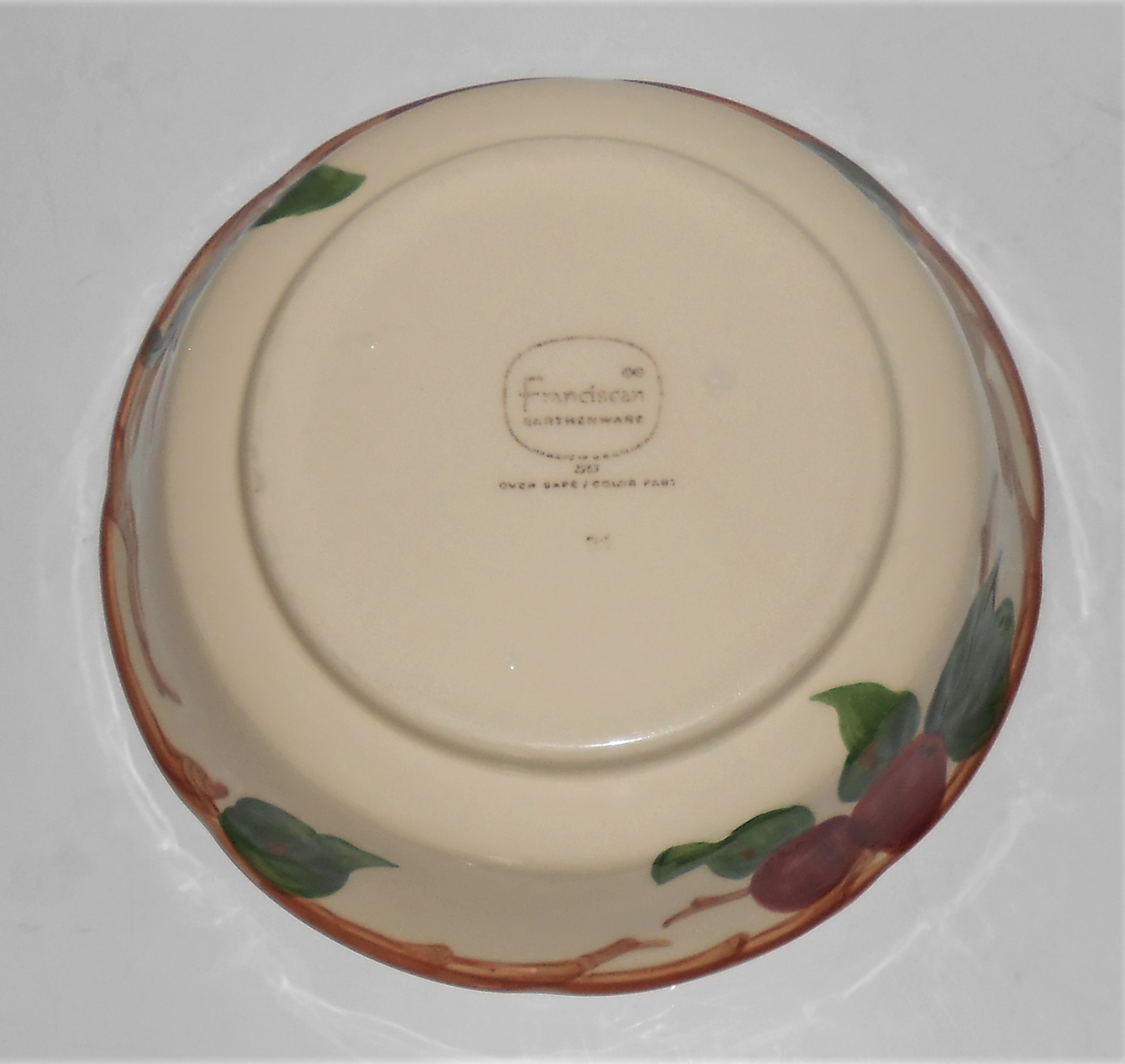 VINTAGE Franciscan Pottery Apple 7-5/8 Round Vegetable
