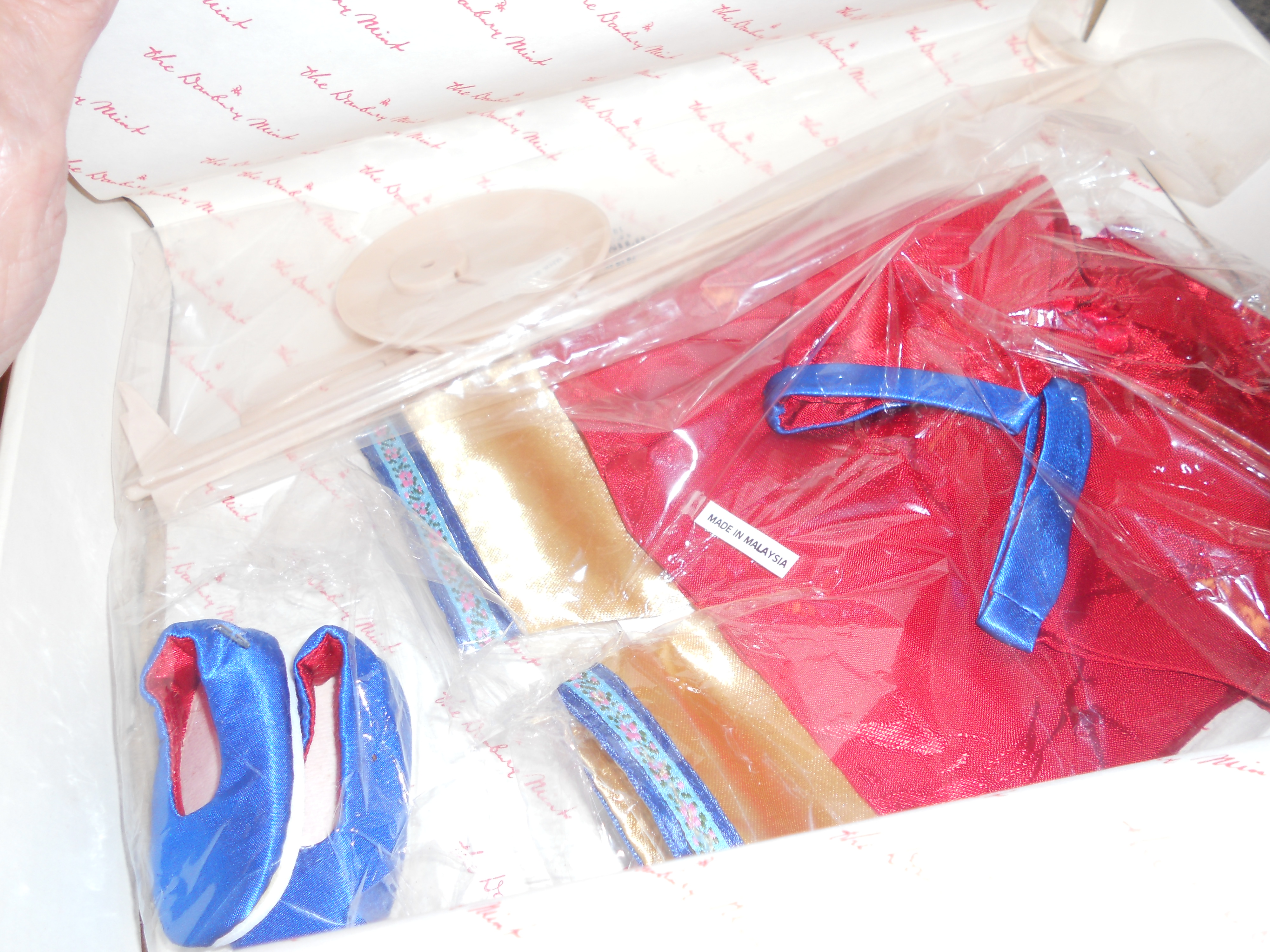 Shirley Temple Doll Stowaway Outfit MIB