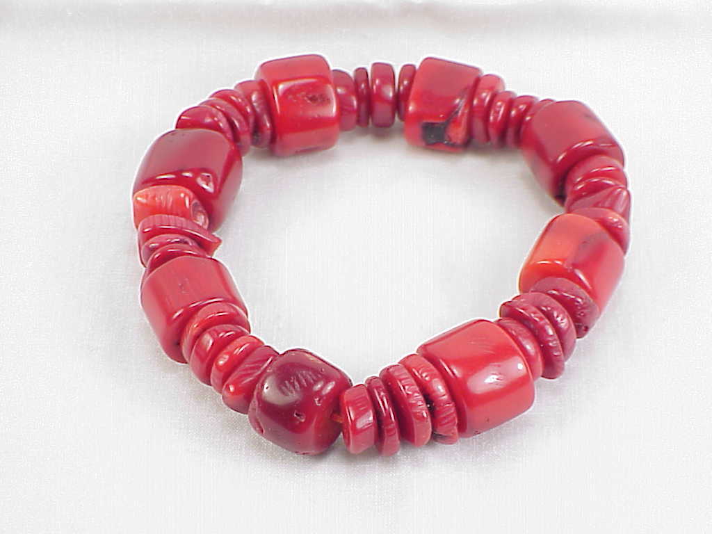 Chunky Red Coral Stretch Bracelet Signed Trd Or Dtr China