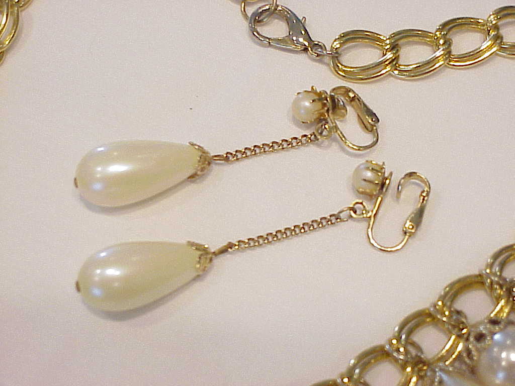 Dangling Faux Pearl Choker Necklace And Clip Earrings Set