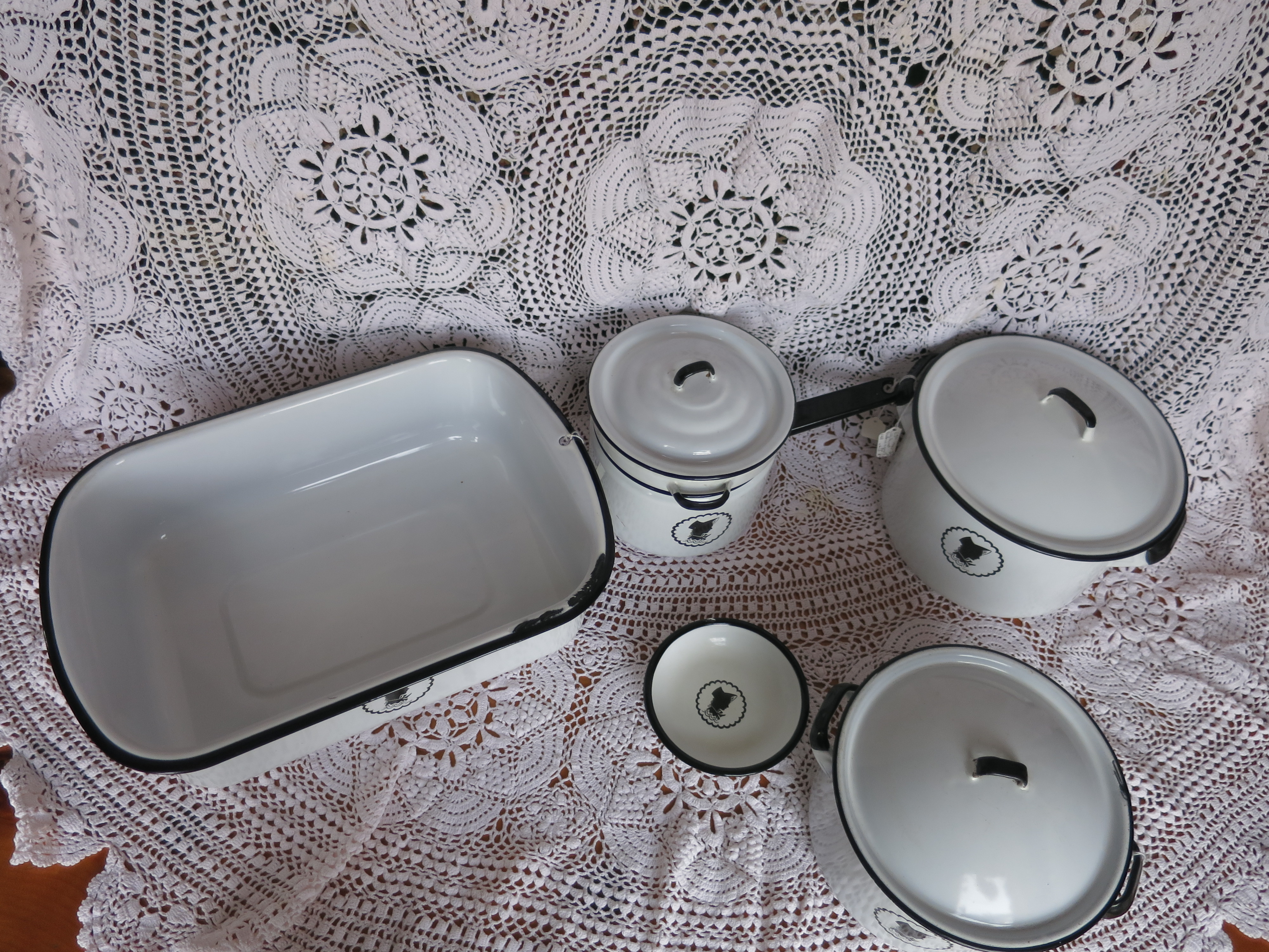 Enamelware Cesco White Black Silhouette 9 pc set