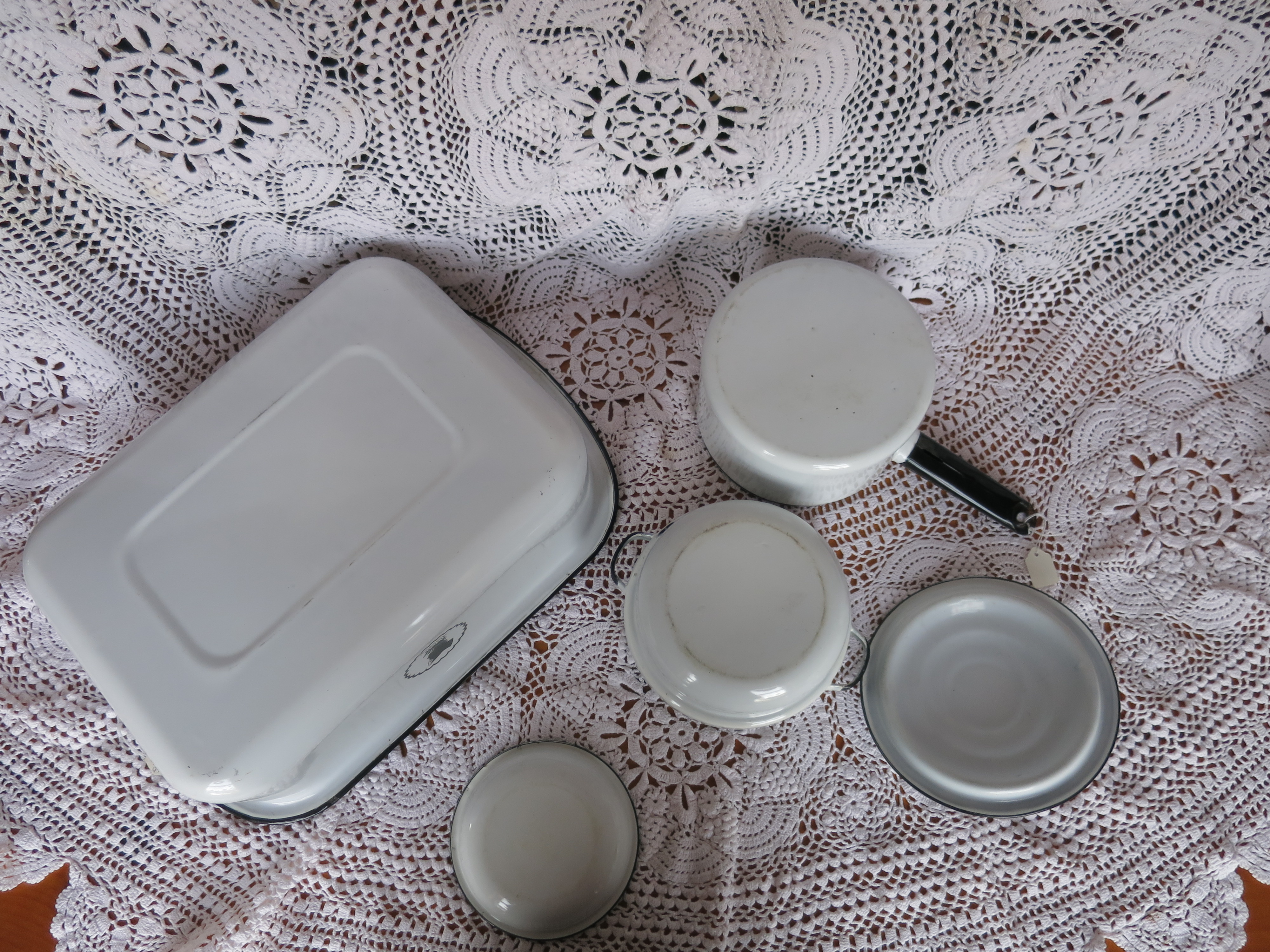 Enamelware Cesco White Black Silhouette 9 pc set