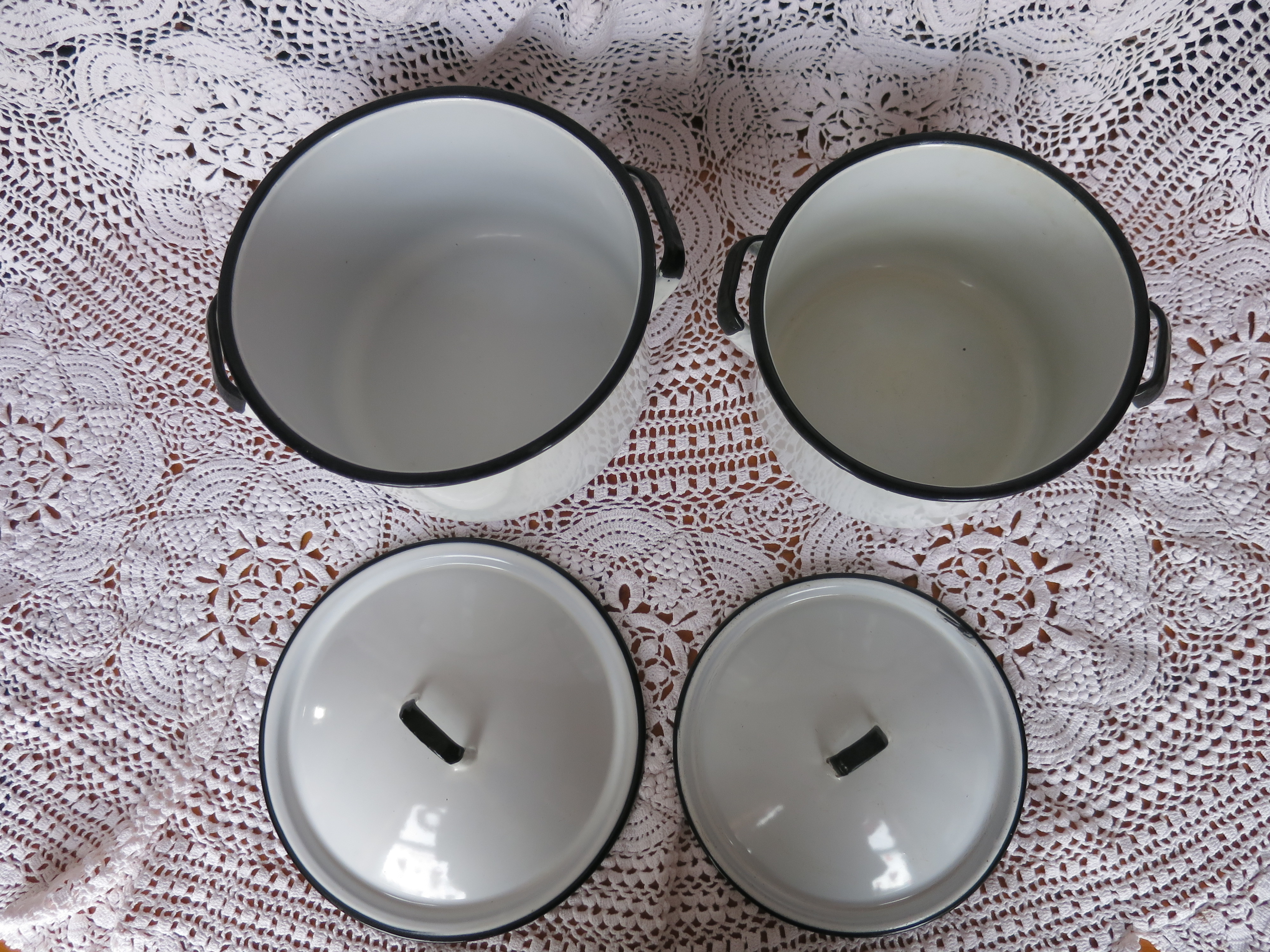 Enamelware Cesco White Black Silhouette 9 pc set
