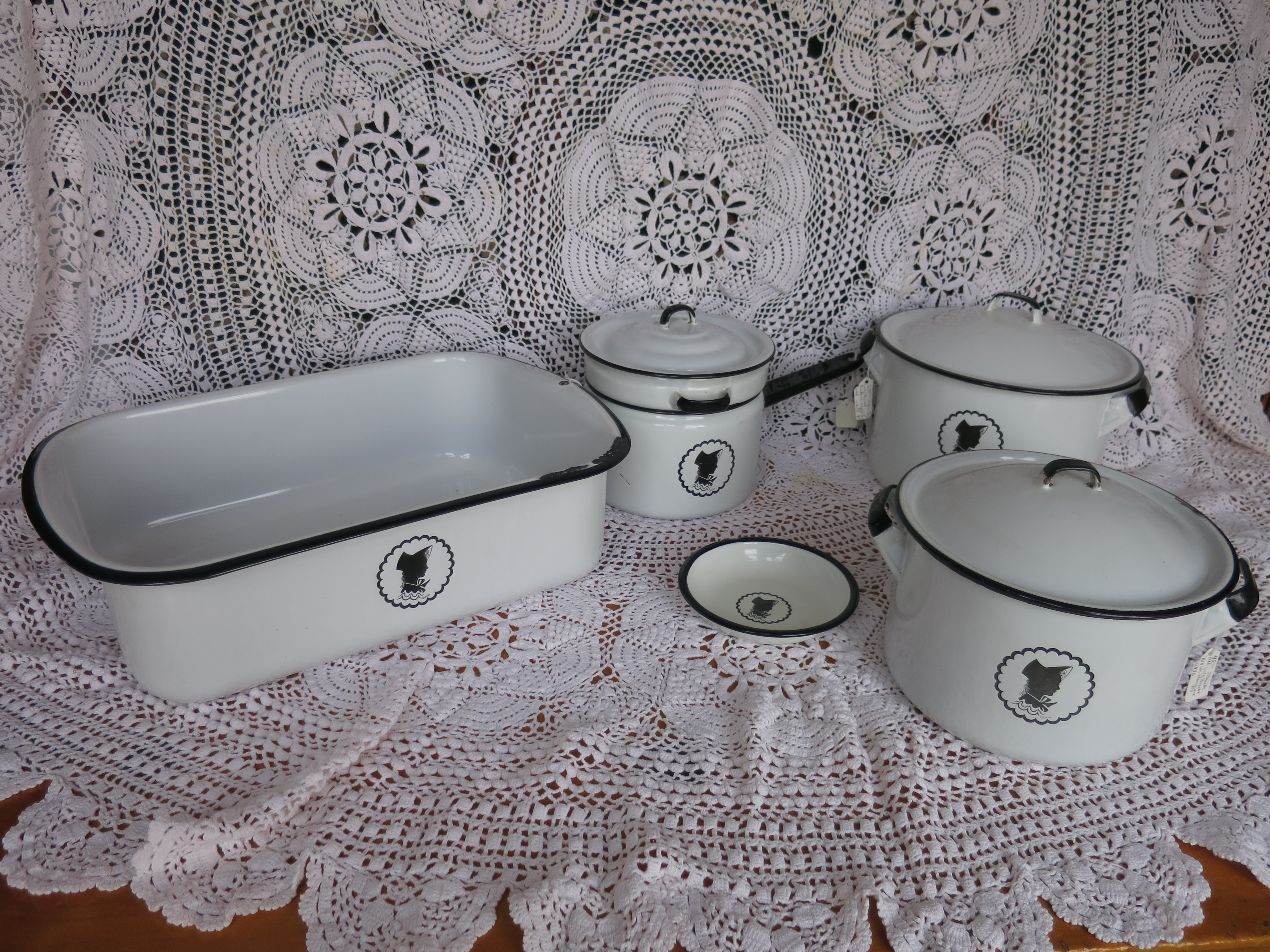Enamelware Cesco White Black Silhouette 9 pc set