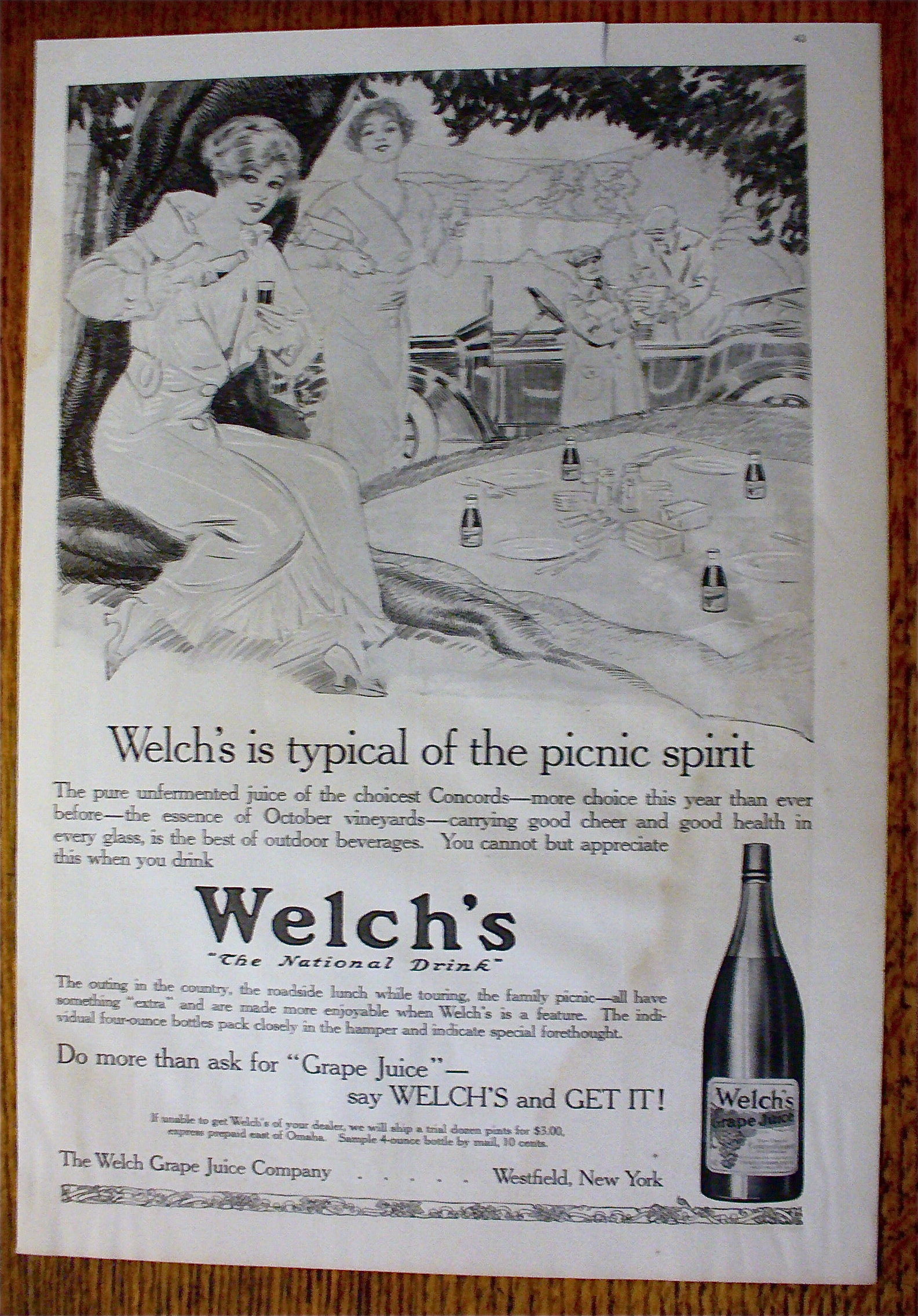 1914 Welch's Grape Juice with Women On A Picnic