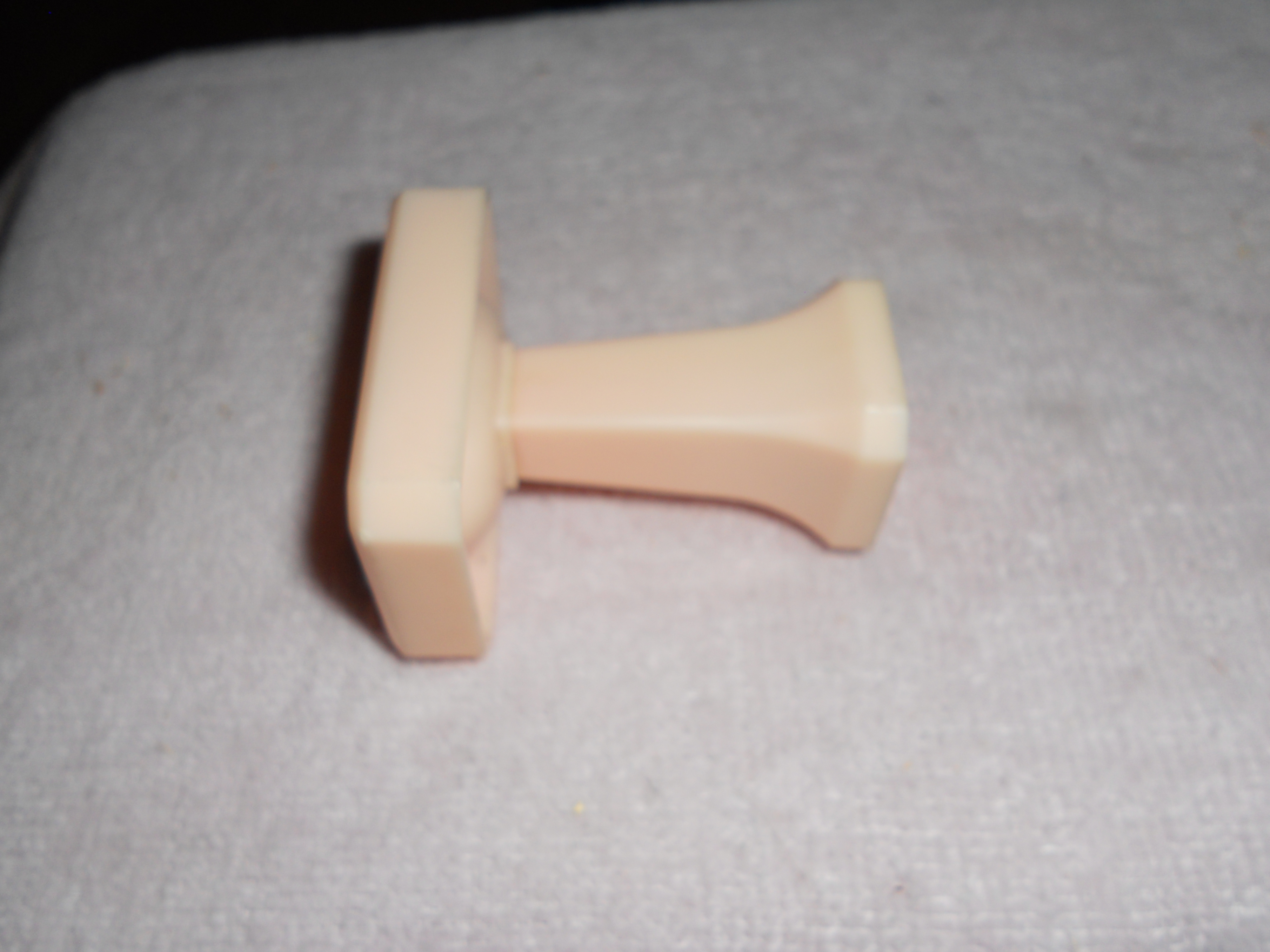 Renwal Dollhouse Pedestal Sink Pink