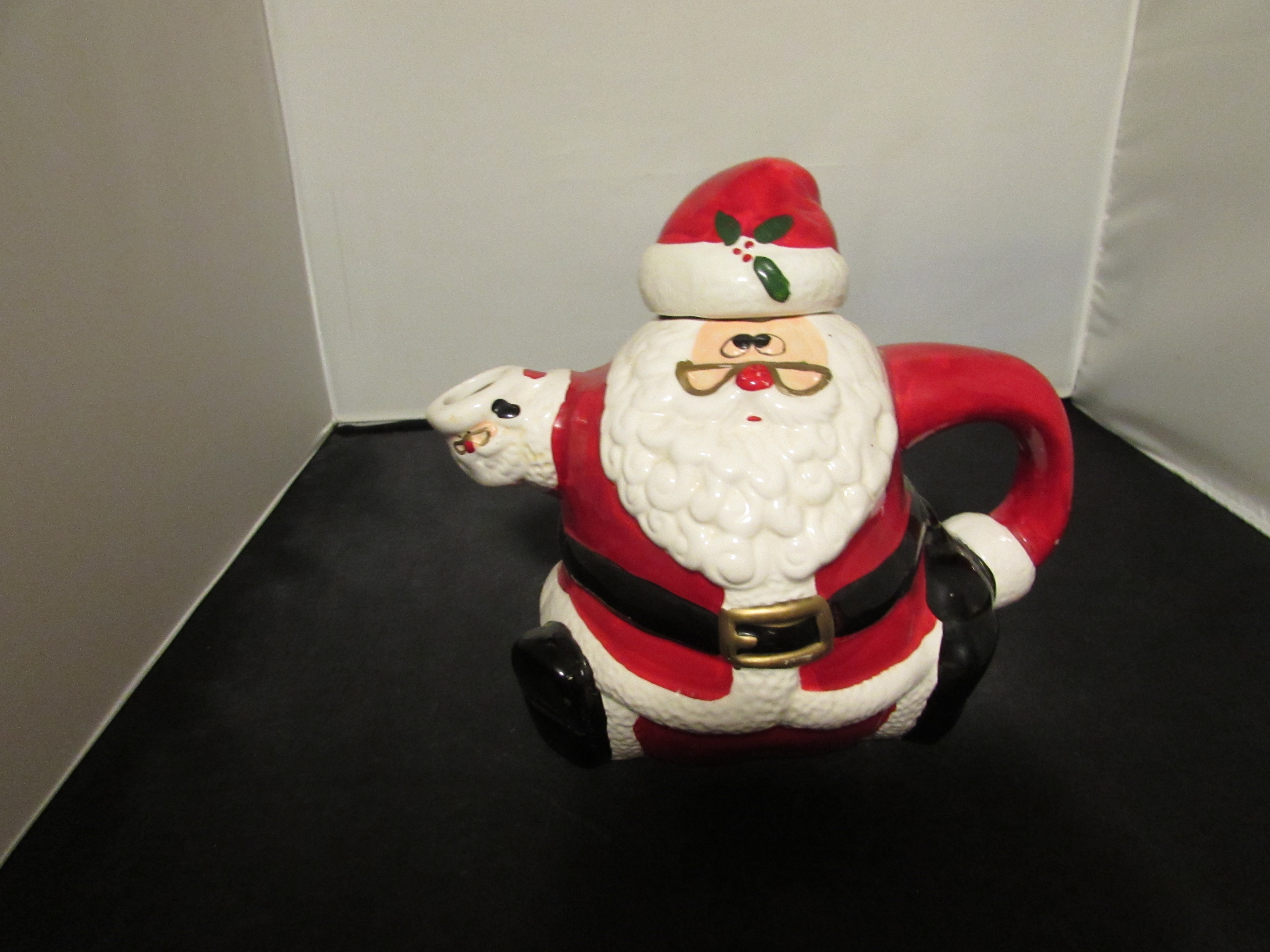 Santa Teapot made in China perfect Christmas Ho Ho Ho