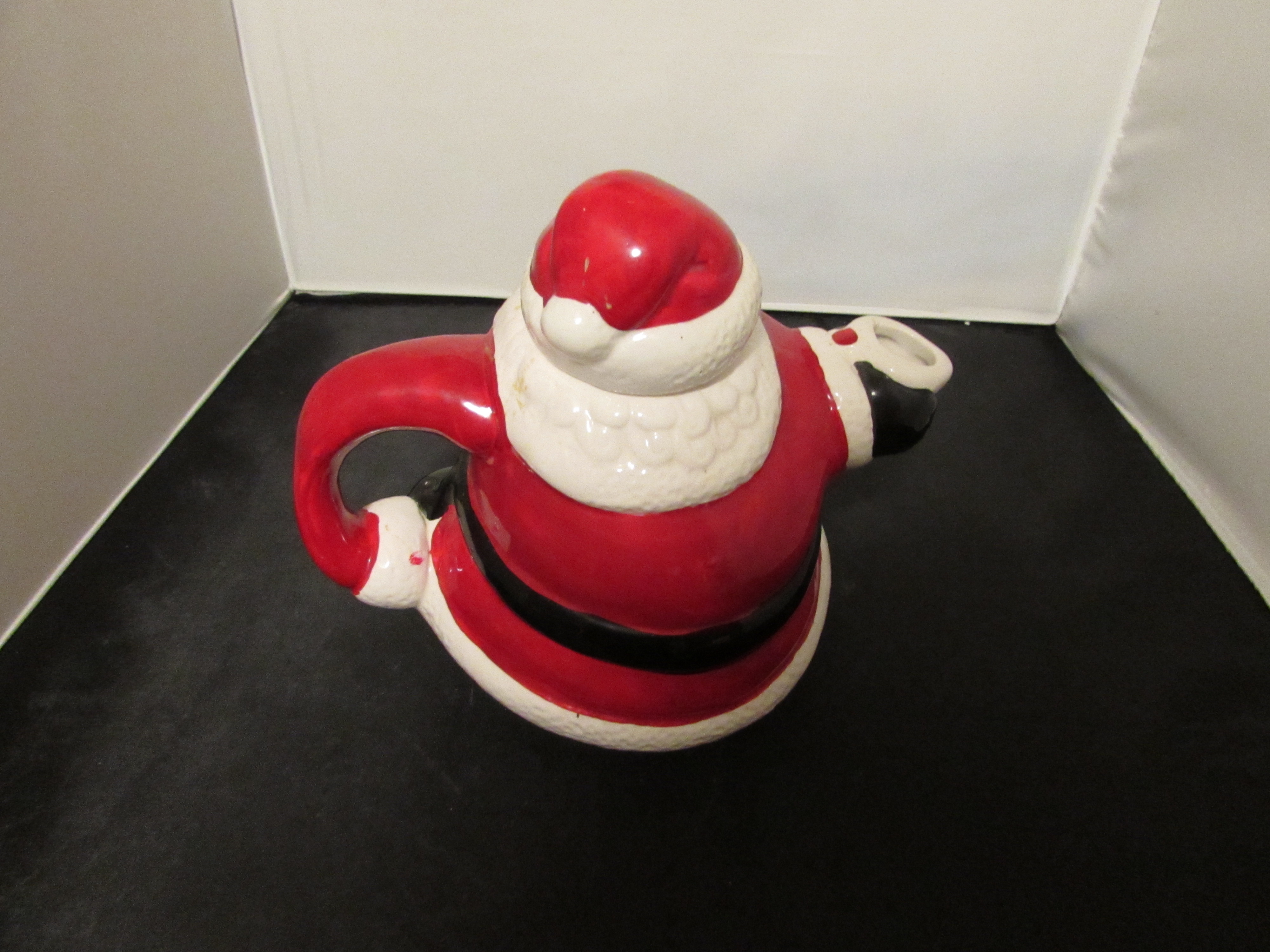 Santa Teapot made in China perfect Christmas Ho Ho Ho