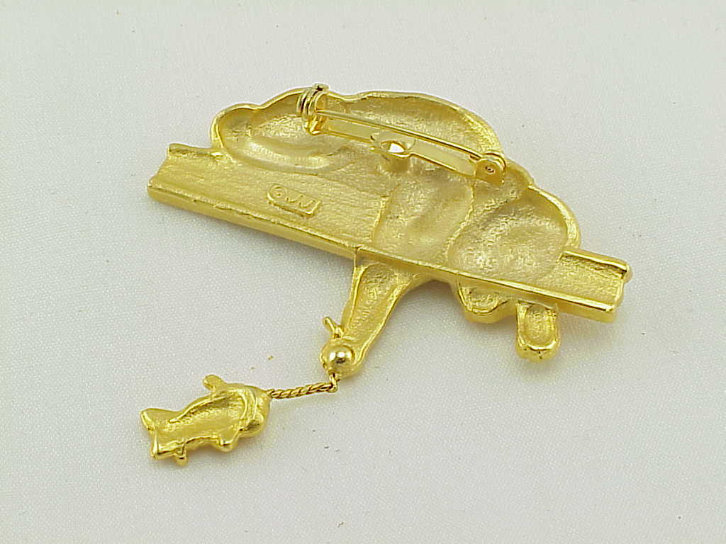 Gold Tone Cat With Dangling Mouse Brooch Signed Jj