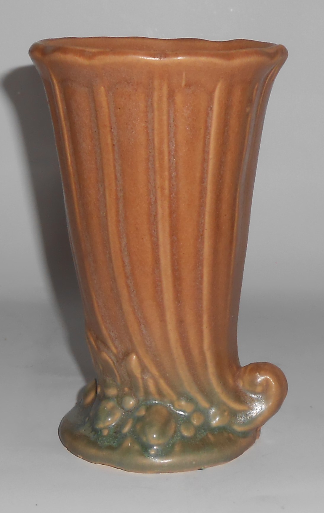 Nelson McCoy Art Pottery Tan/Green #15 Leaves/Berries 8