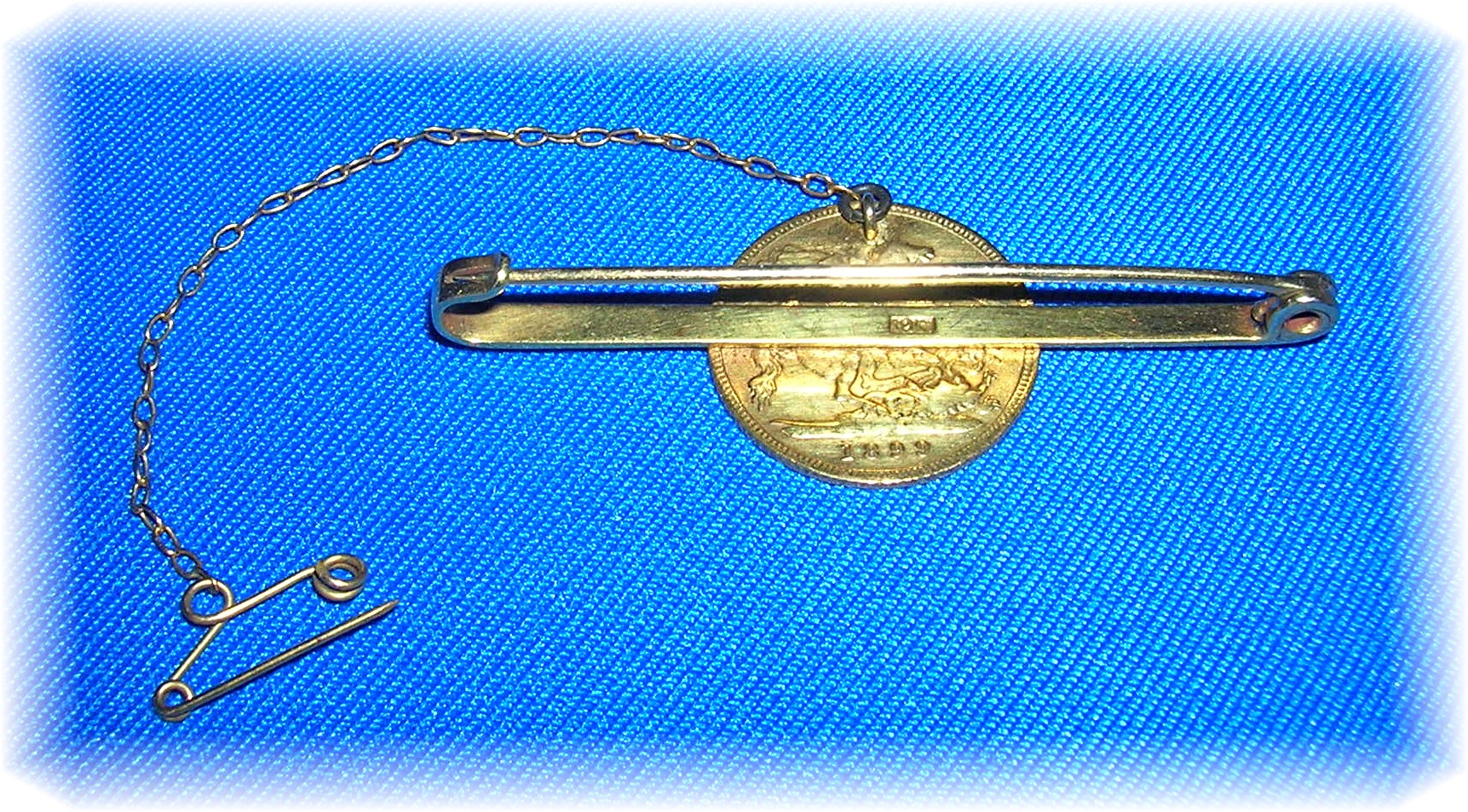 22K Gold Gold Victorian 1/2 Sovereign Bar 18K Brooch