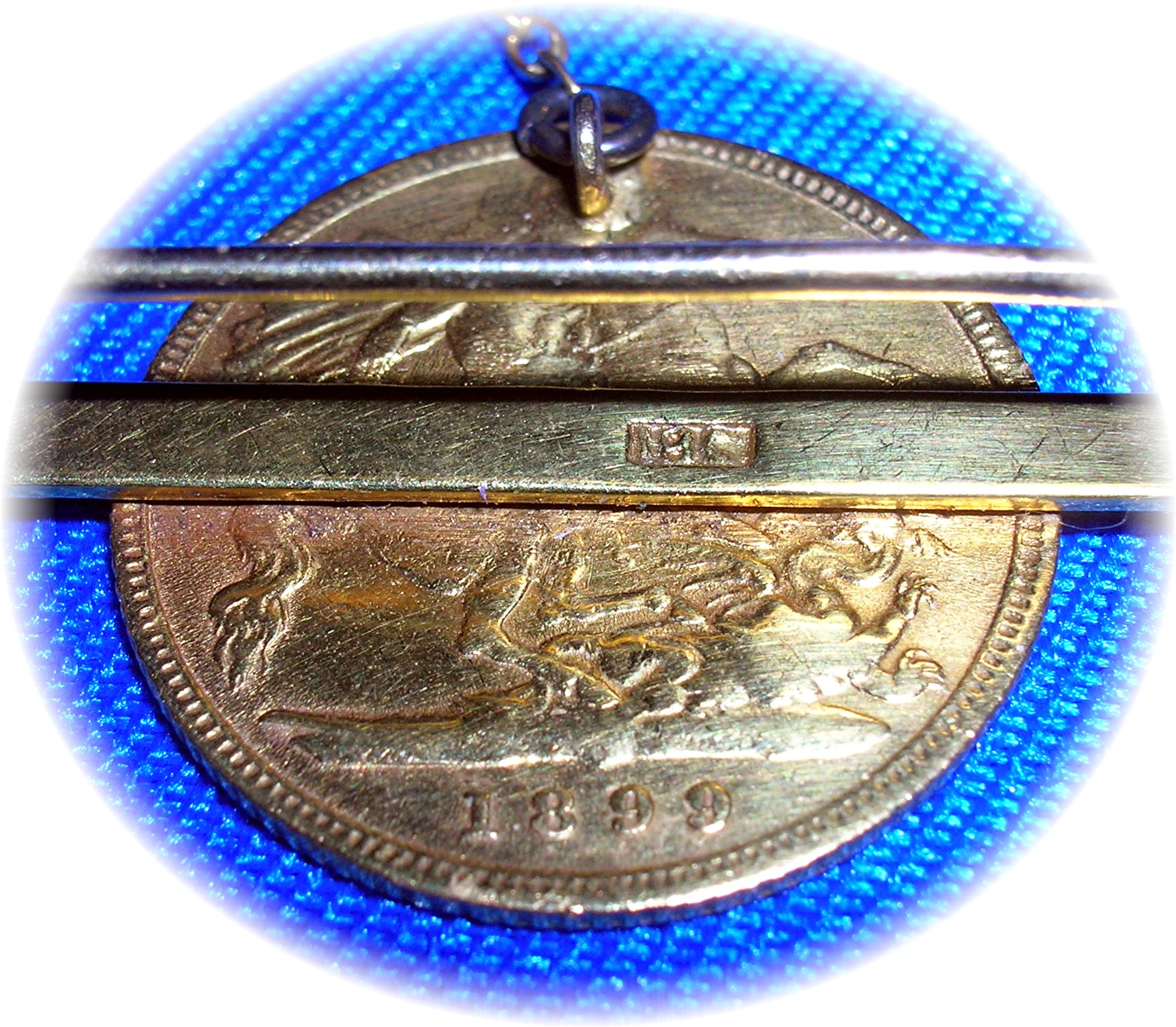 22K Gold Gold Victorian 1/2 Sovereign Bar 18K Brooch
