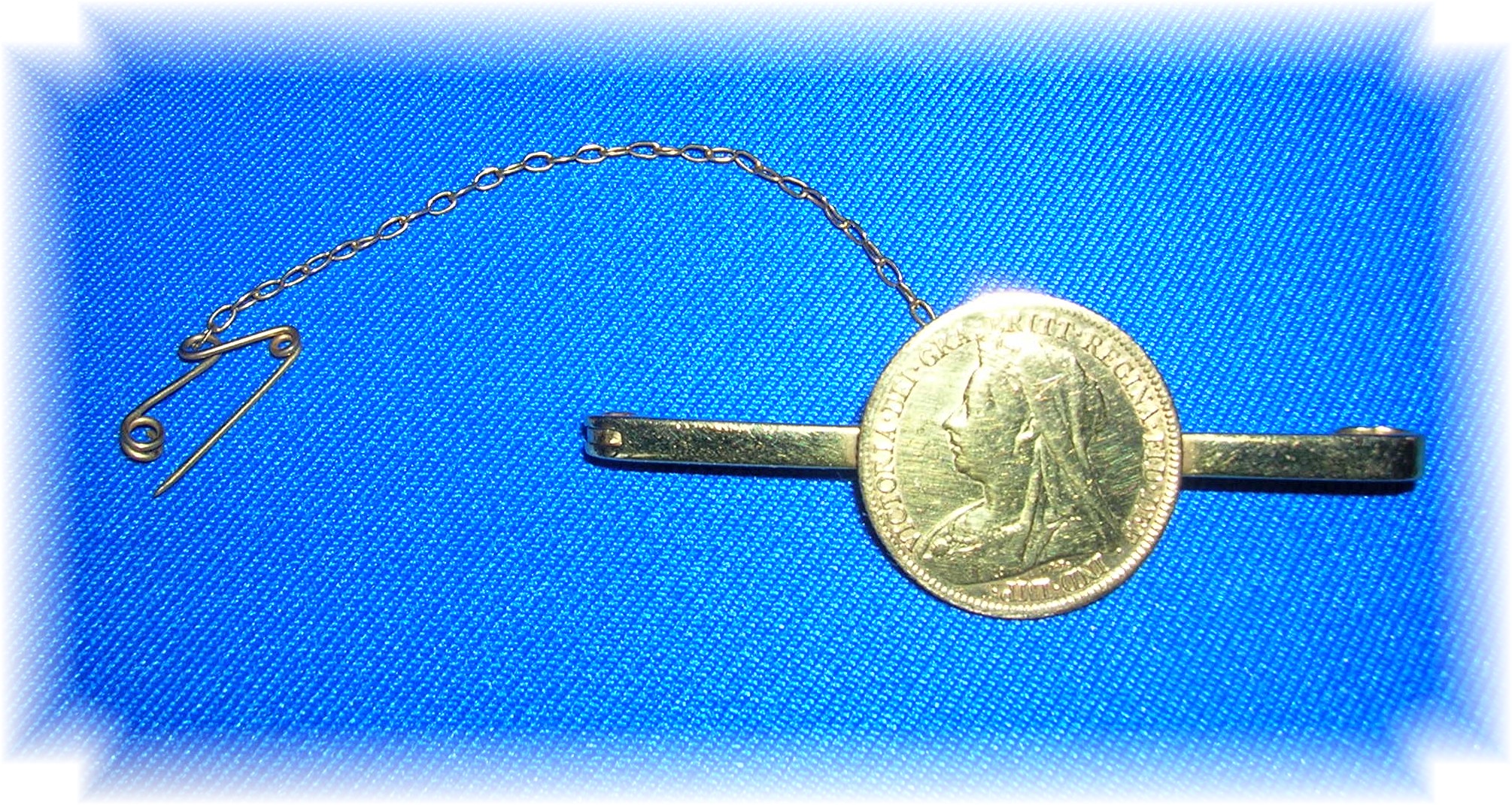 22K Gold Gold Victorian 1/2 Sovereign Bar 18K Brooch