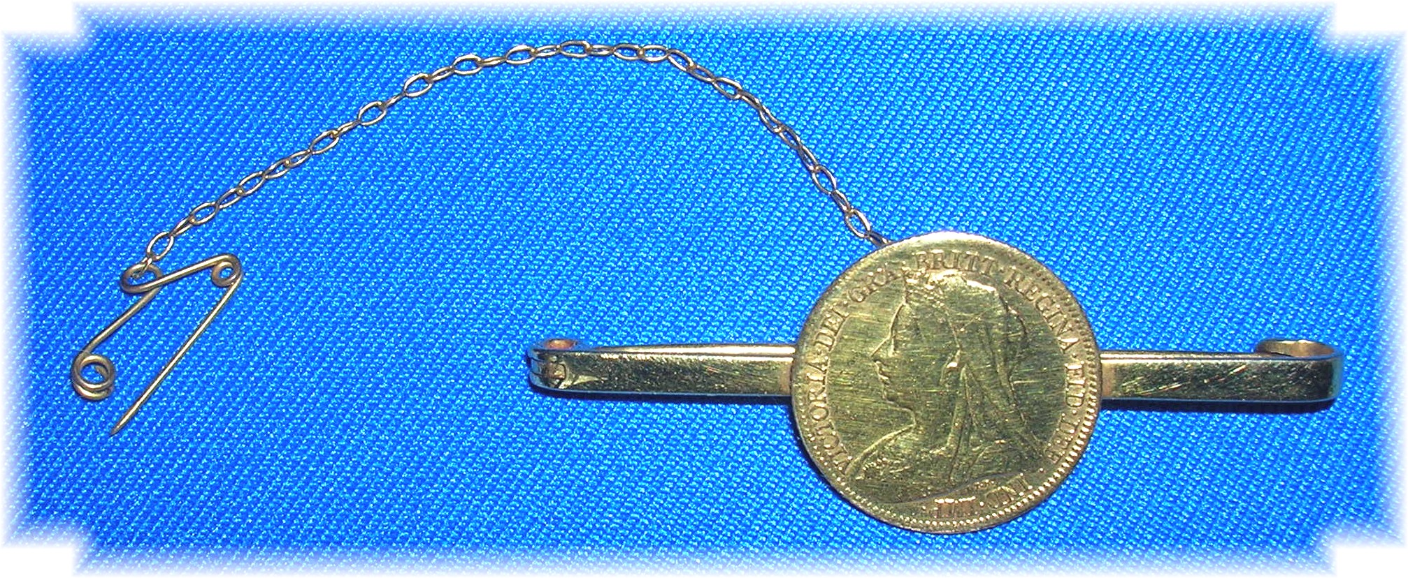 22K Gold Gold Victorian 1/2 Sovereign Bar 18K Brooch