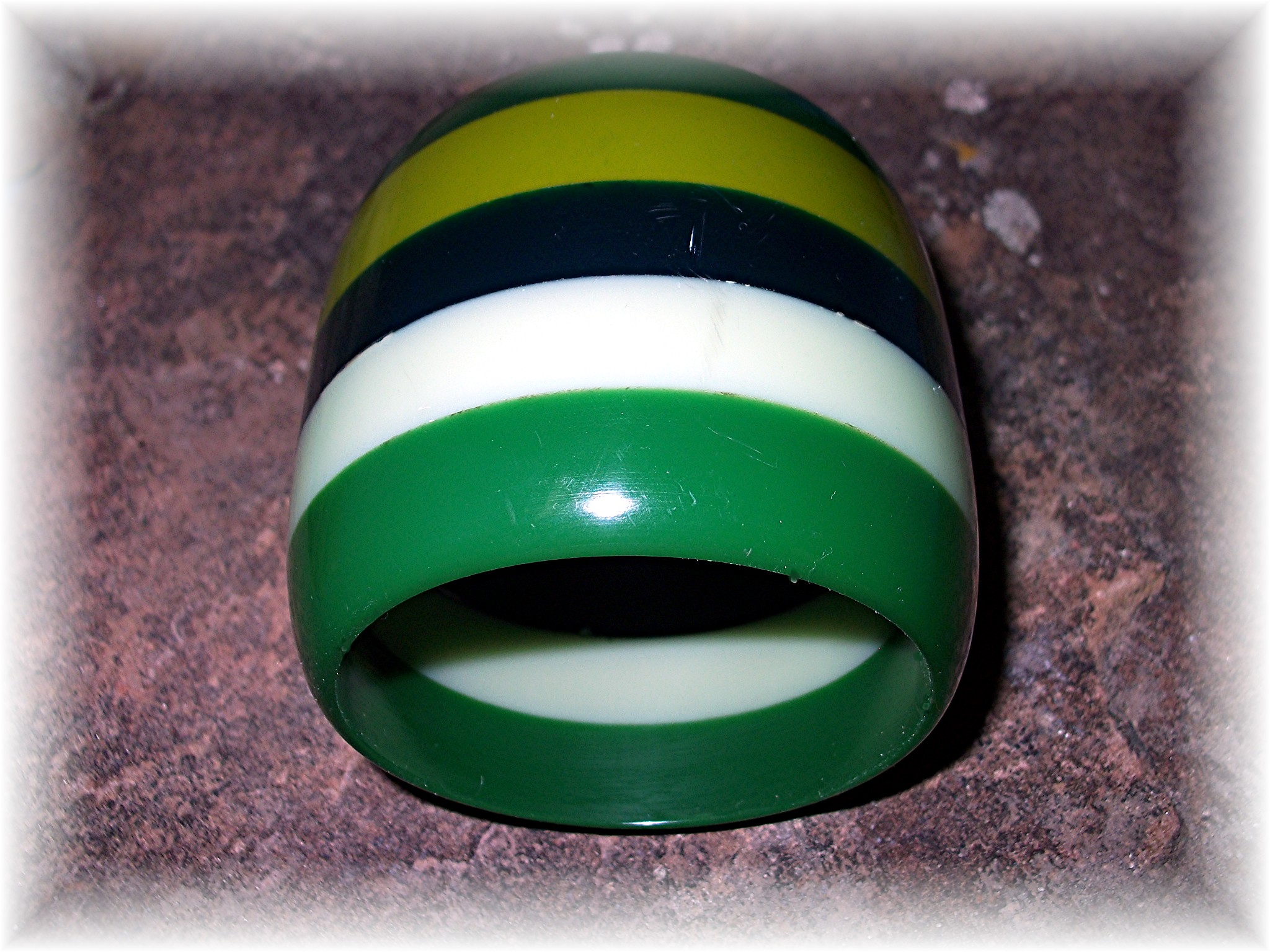 Bracelet Lucite Shades of Green  Bangle