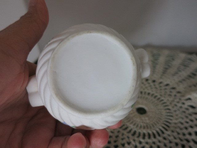 Vintage Enesco Round Orbital Floral Ashtray clover shape opening