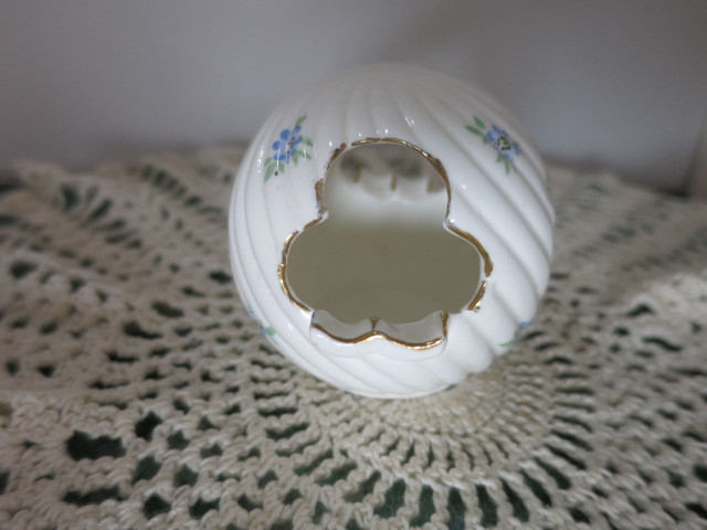 Vintage Enesco Round Orbital Floral Ashtray clover shape opening