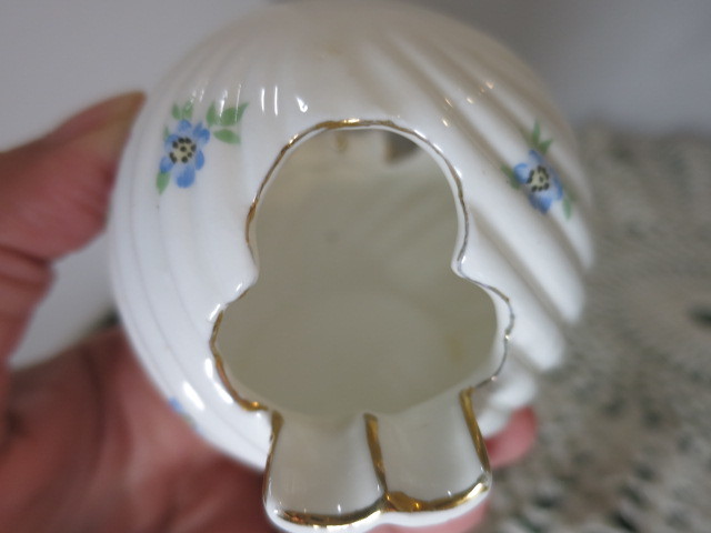 Vintage Enesco Round Orbital Floral Ashtray clover shape opening