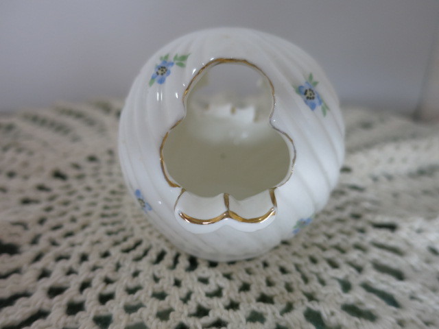 Vintage Enesco Round Orbital Floral Ashtray clover shape opening