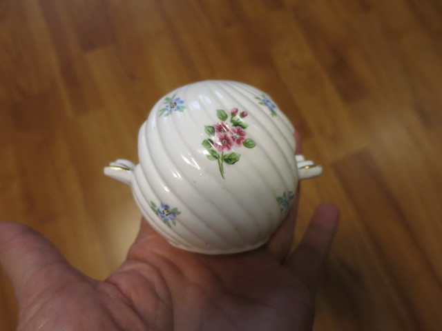 Vintage Enesco Round Orbital Floral Ashtray clover shape opening