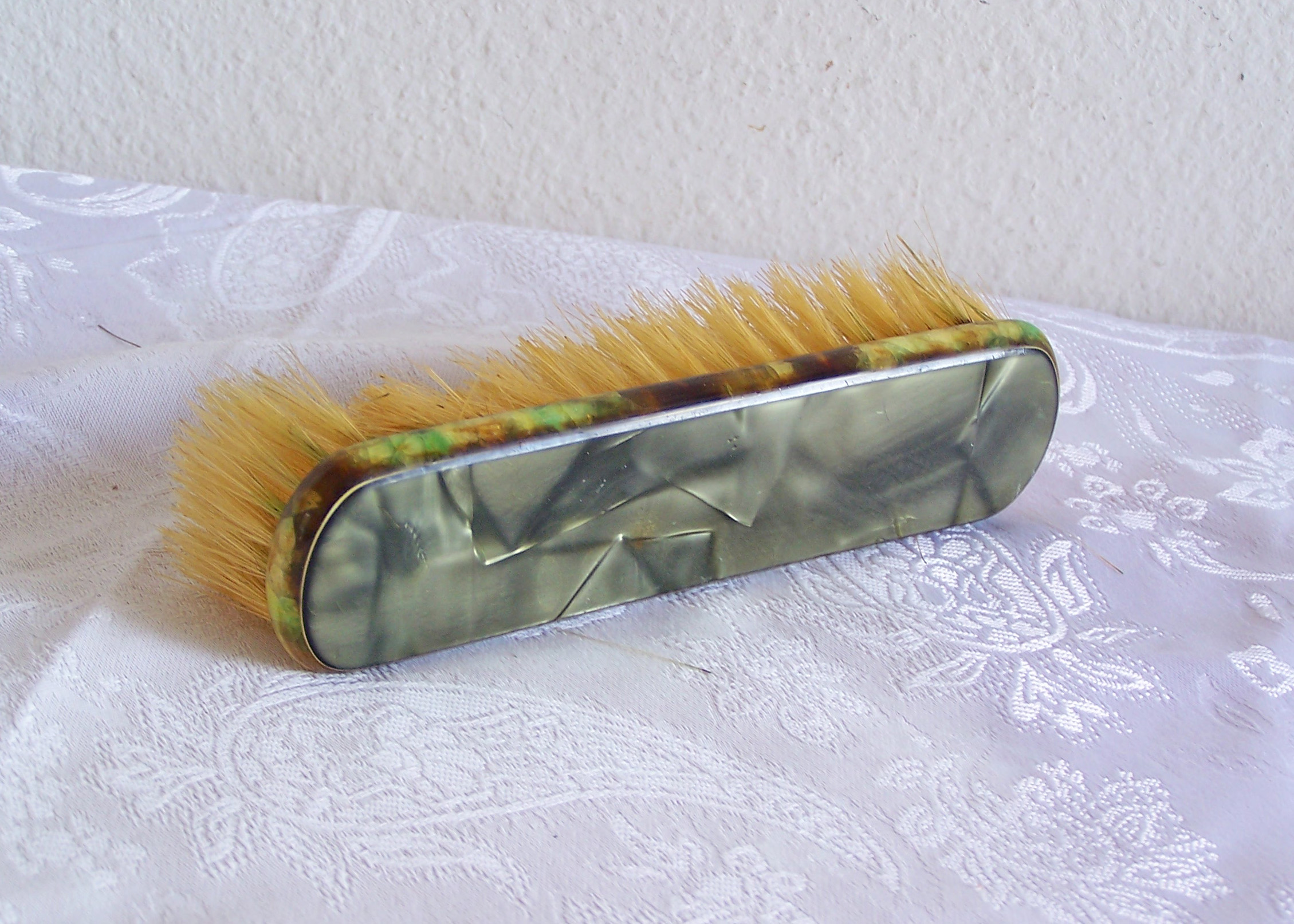 Plastic Cover MARBLED Look CLOTHES BRUSH
