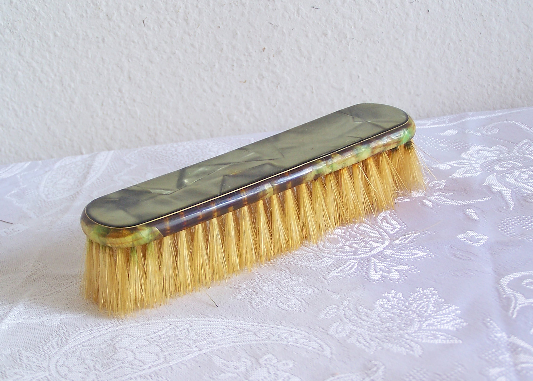 Plastic Cover MARBLED Look CLOTHES BRUSH