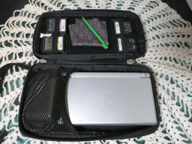 Nintendo DS Lite model no USG-001 gray Console Case Charger 7 gam
