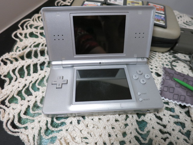 Nintendo DS Lite model no USG-001 gray Console Case Charger 7 gam