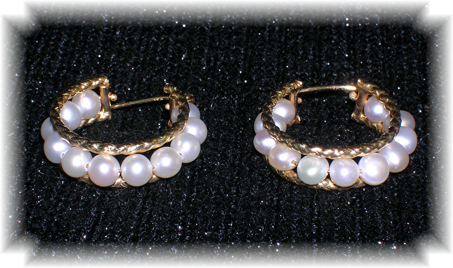 10K Gold Genuine Pearl Hoop Earrings.