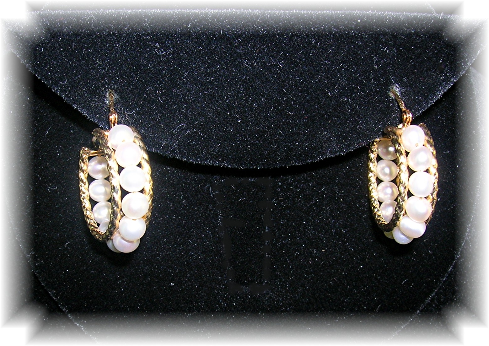 10K Gold Genuine Pearl Hoop Earrings.