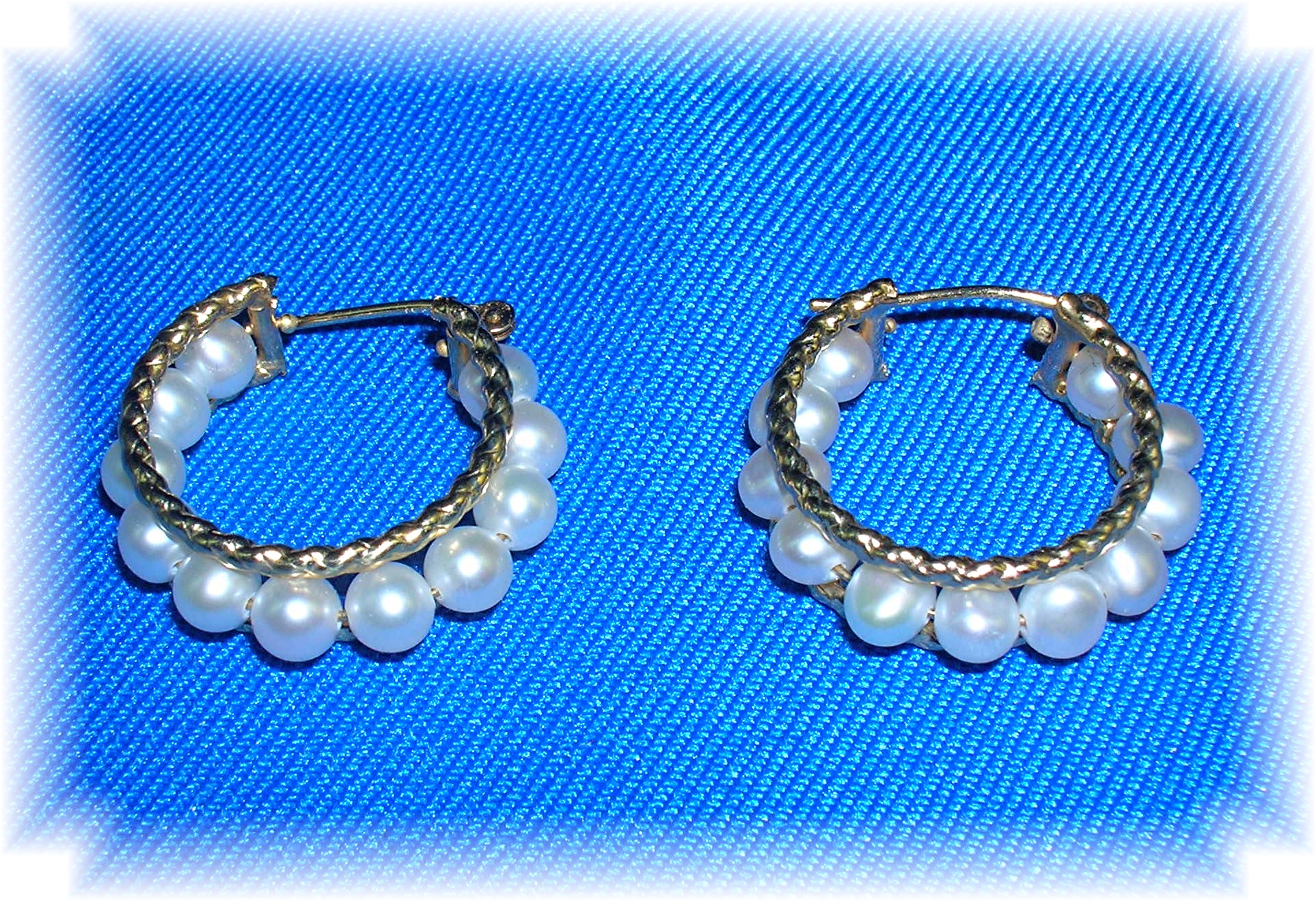 10K Gold Genuine Pearl Hoop Earrings.