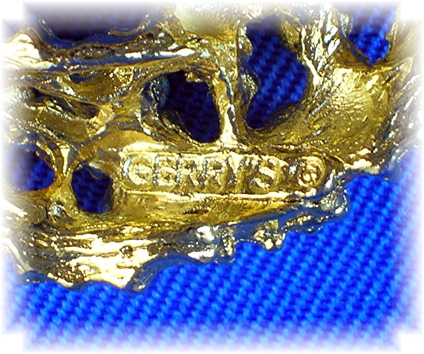 Signed GERRY'S Christmas Wreath Brooch Pin