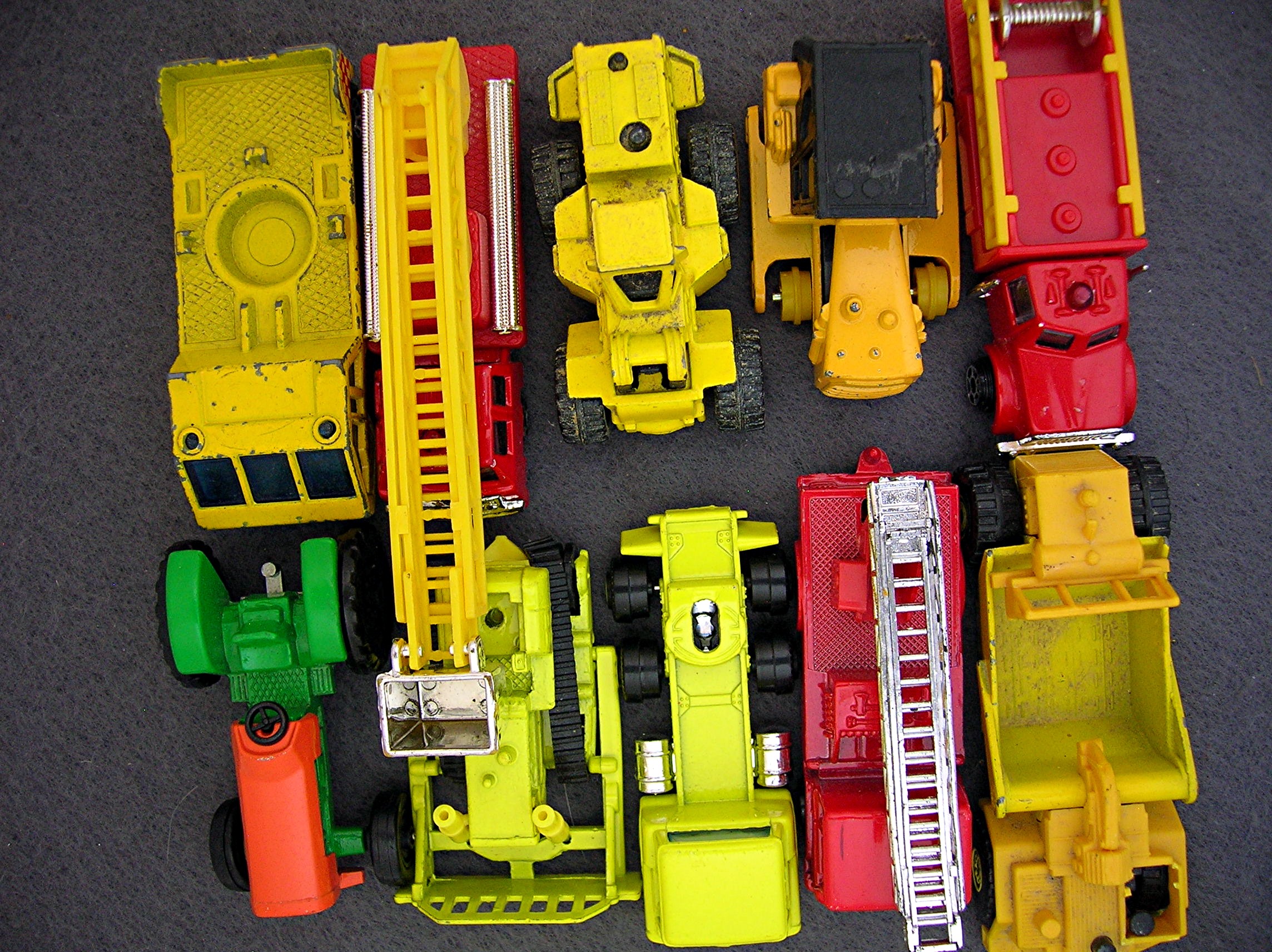 Lot #9 - 10 Diecast, Hot Wheels, style toy vehicles
