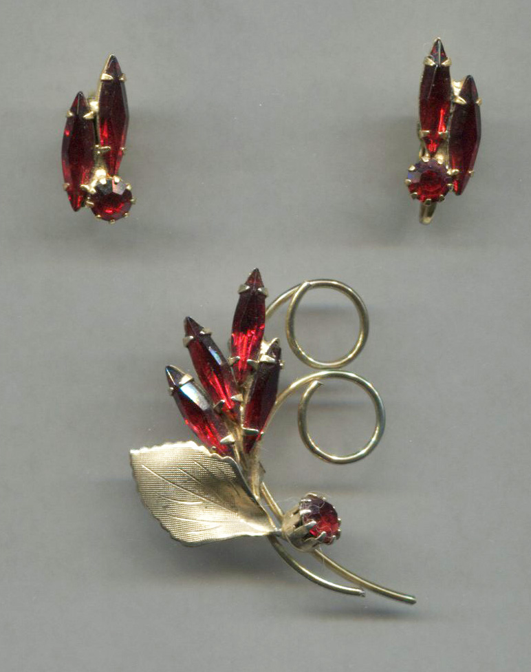 Red Glass Stones Pin & Earrings Set