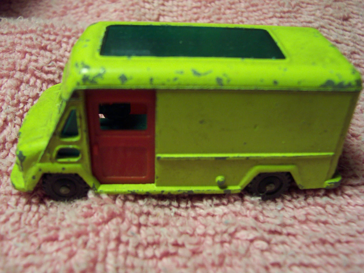 Husk, Die Cast Commer Walk Thru Van