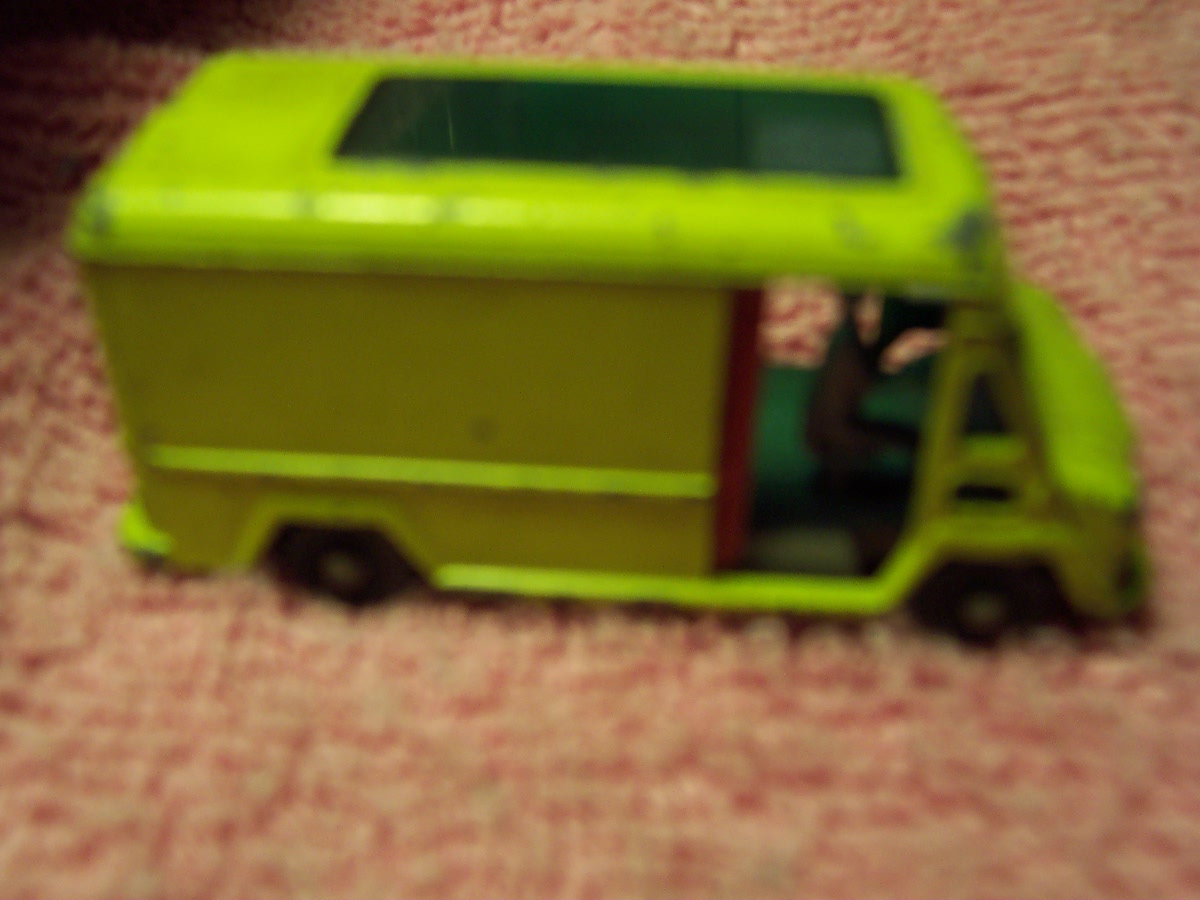 Husk, Die Cast Commer Walk Thru Van