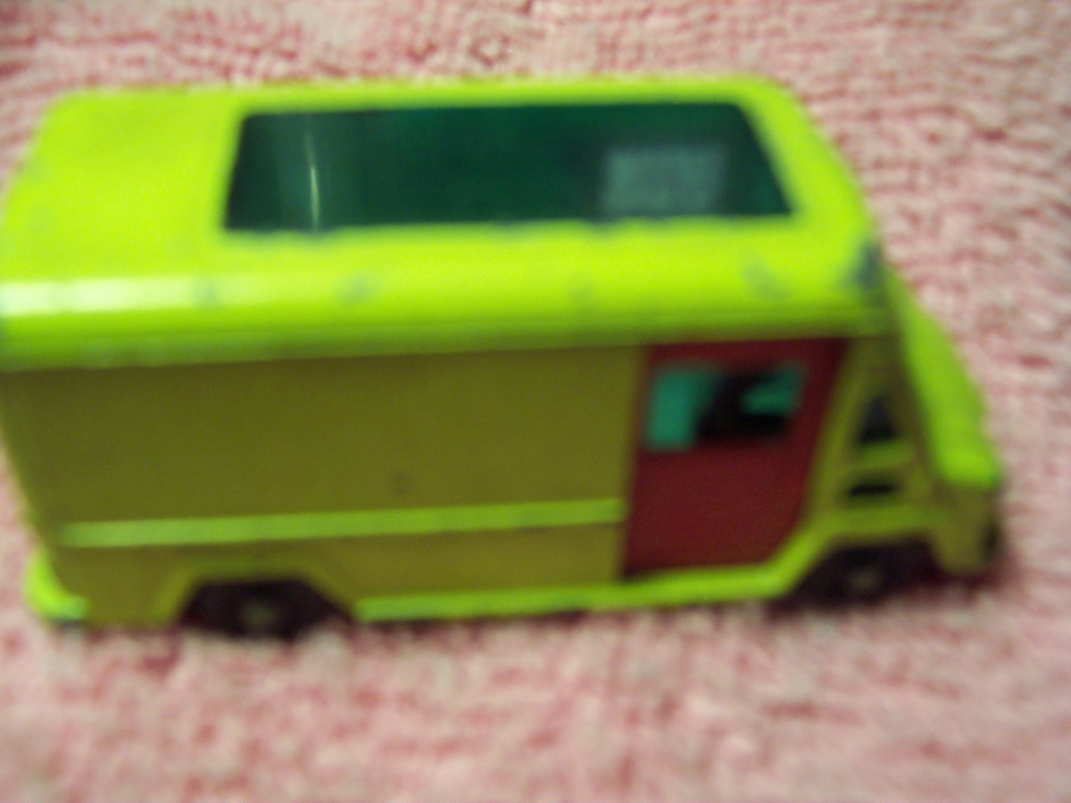 Husk, Die Cast Commer Walk Thru Van