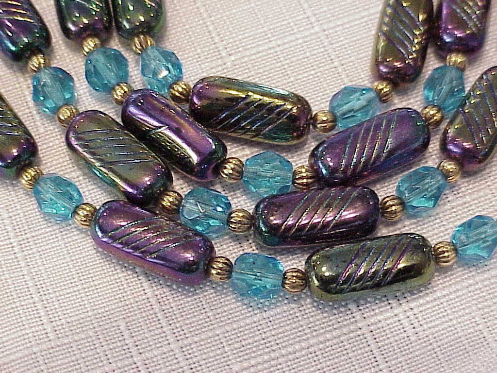 Vintage Iridescent Purple Blue Carnival Or Peacock Glass Bead Necklace