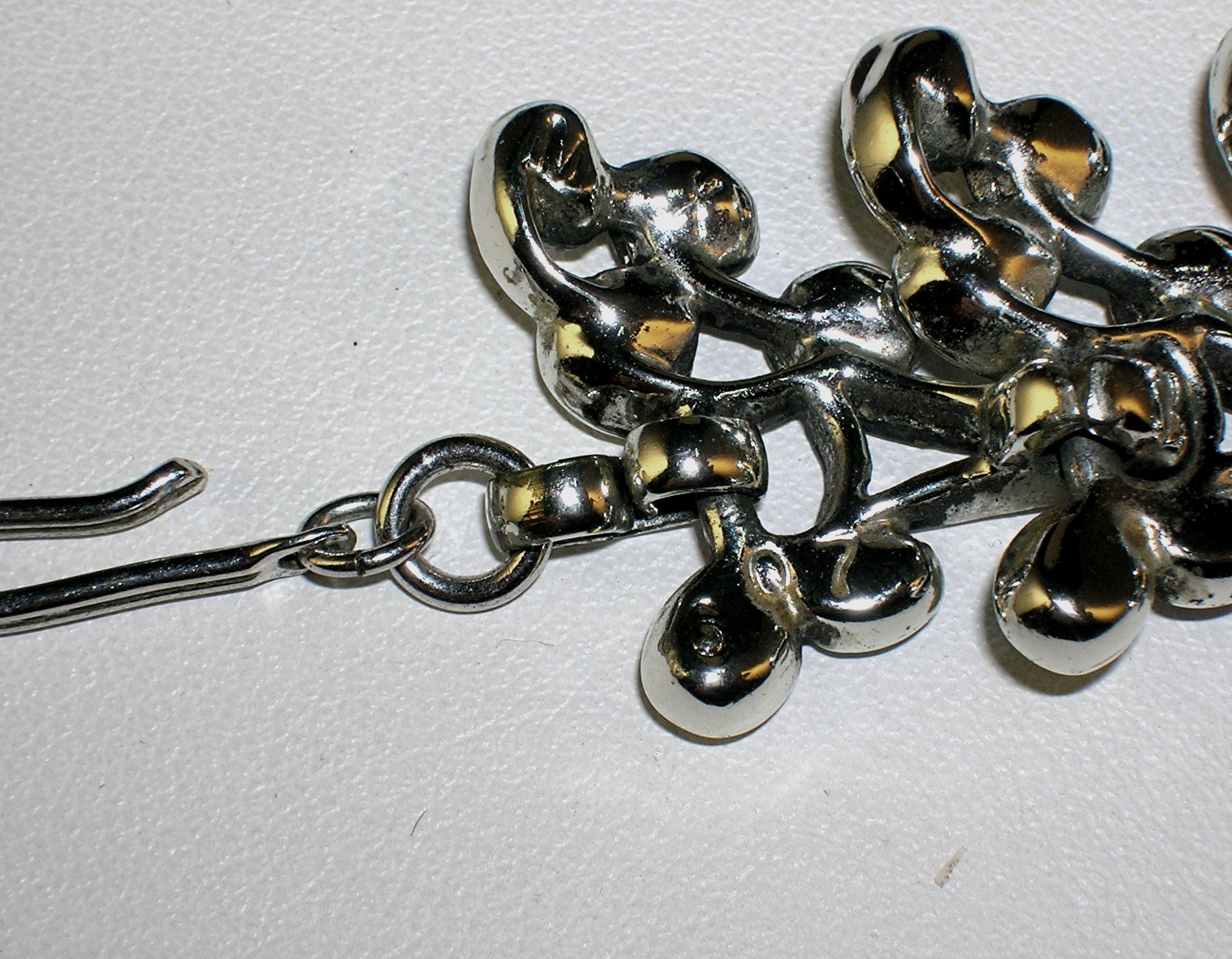 Silver Hinged Leaf Choker Necklace.
