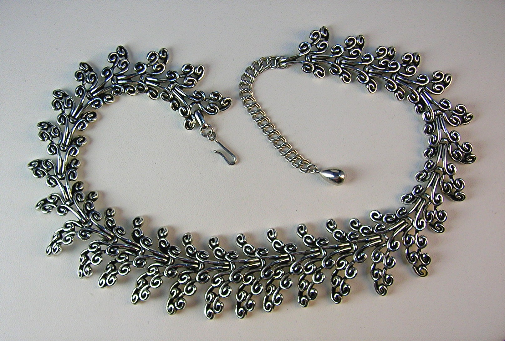 Silver Hinged Leaf Choker Necklace.
