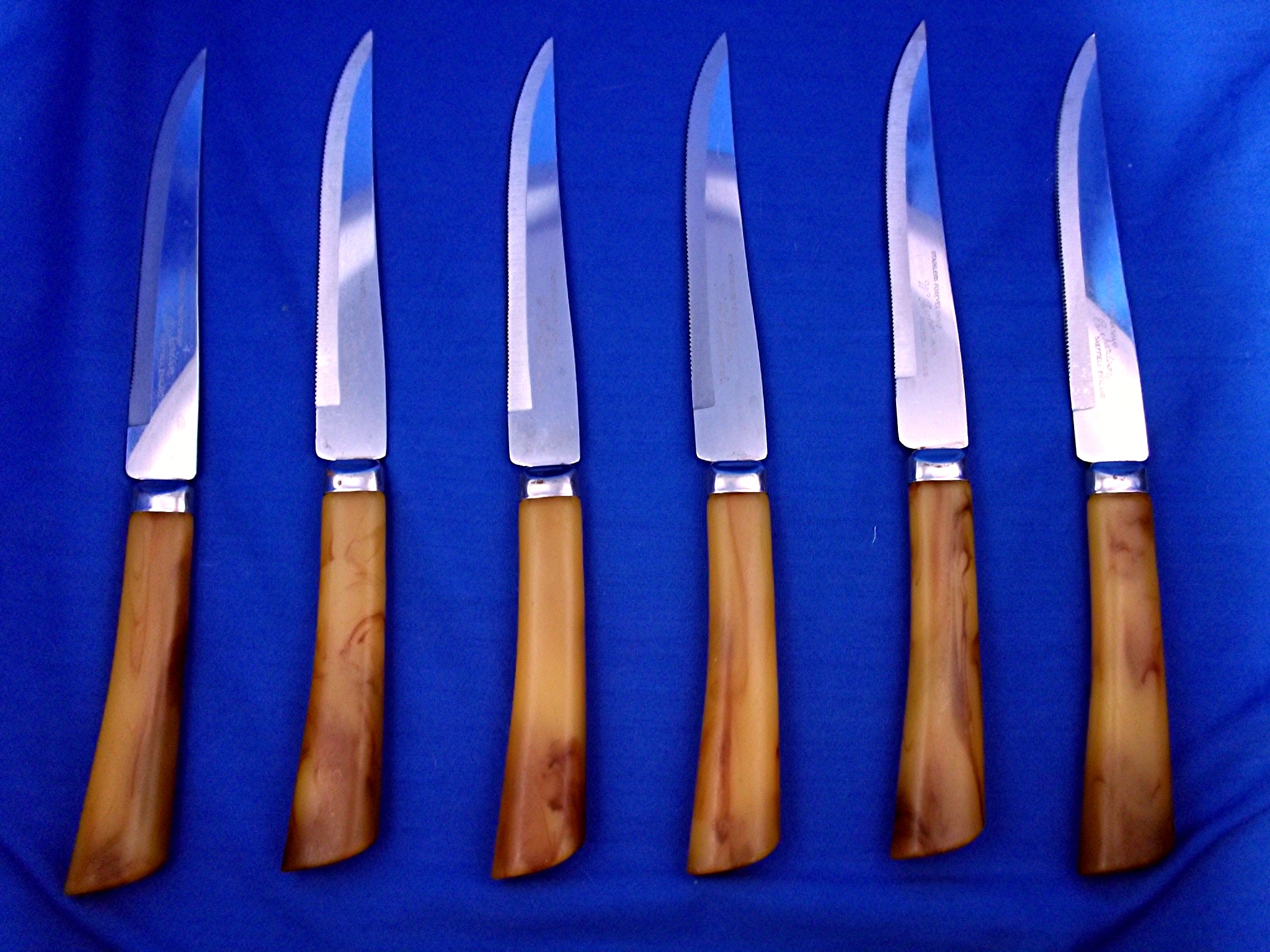 Bakelite Steak Knife Set  W. Richardson Sheffield Engla
