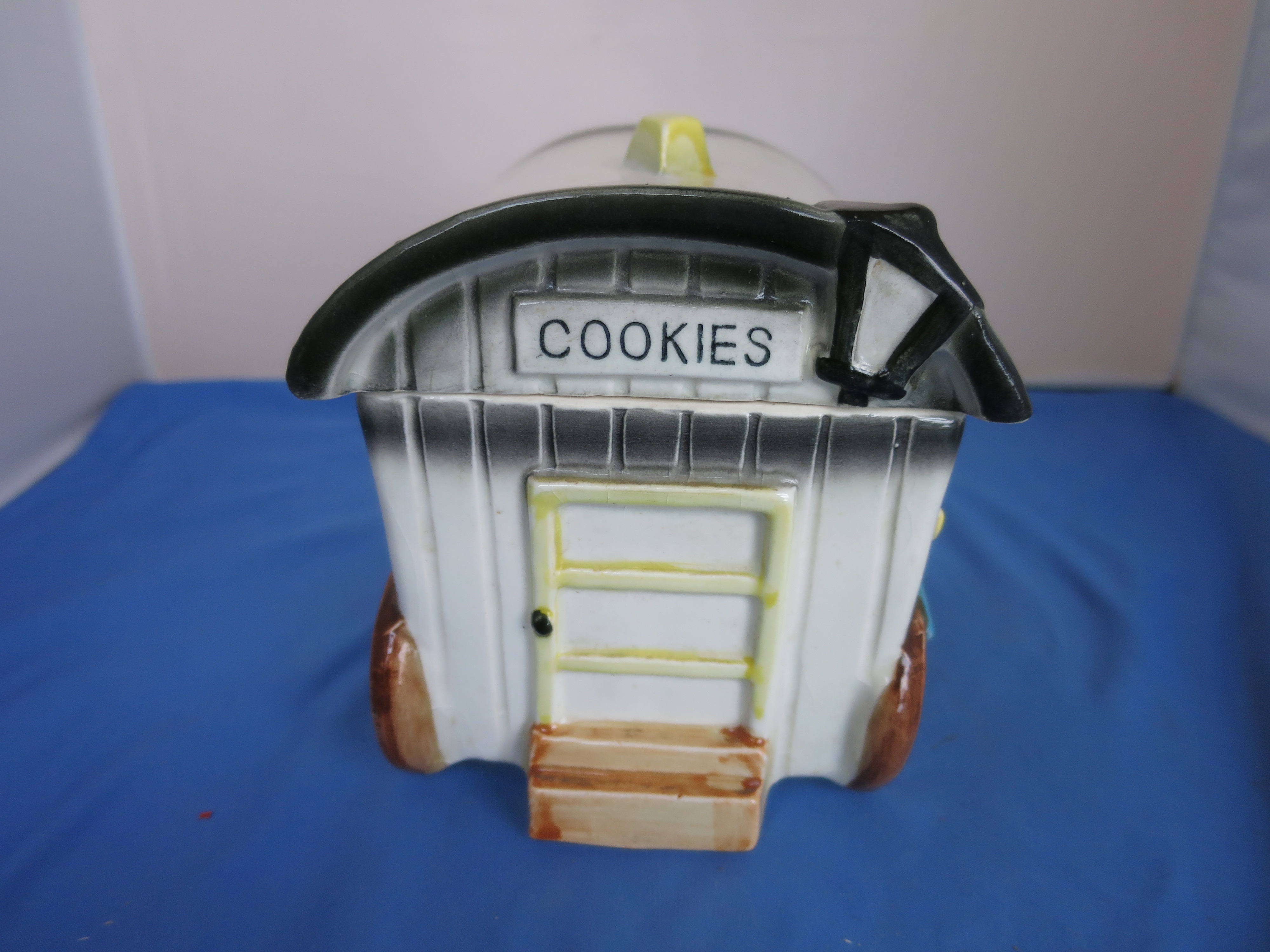 Covered Wagon Stagecoach Cookie Jar Chase Japan 1950s