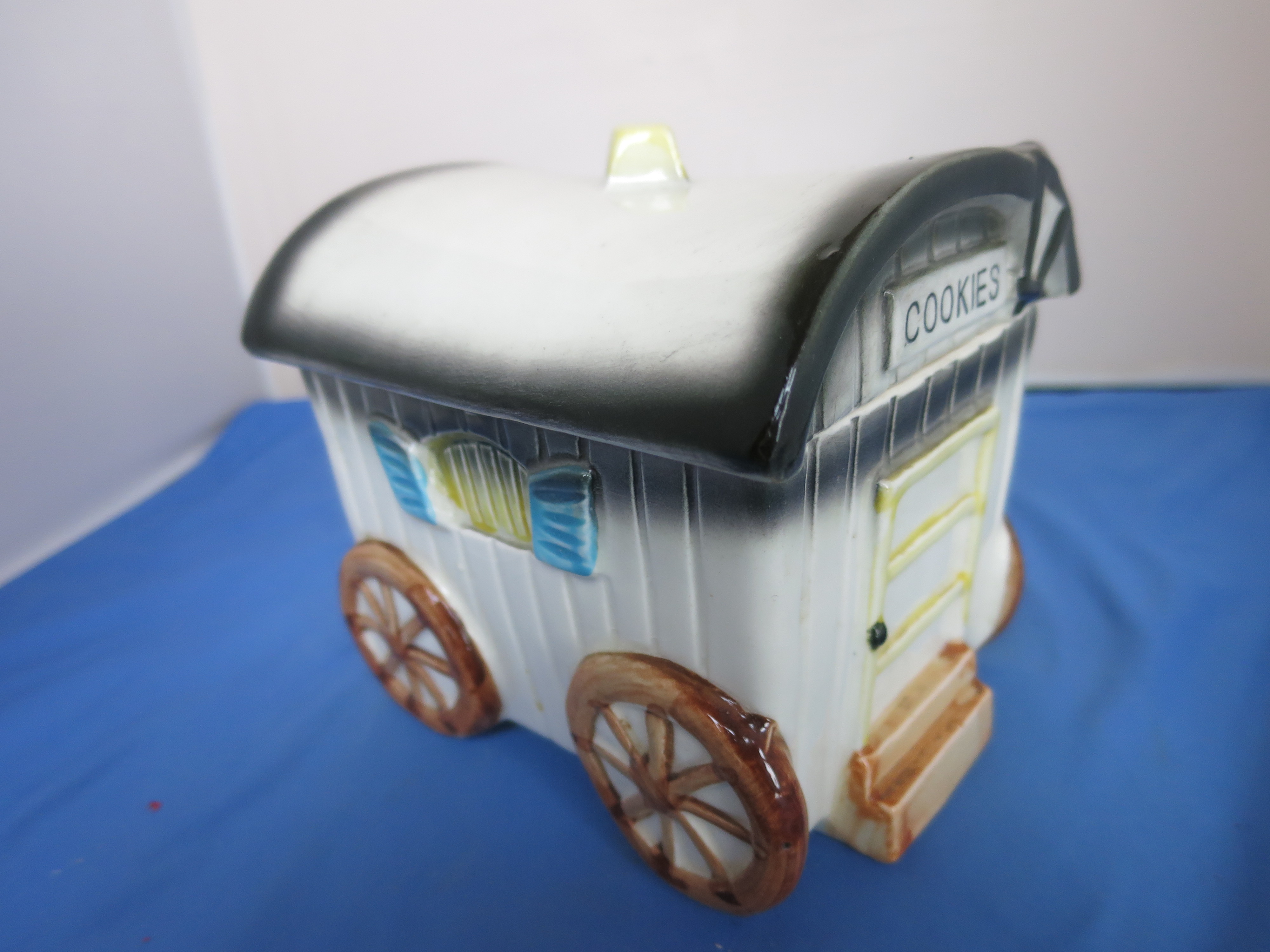 Covered Wagon Stagecoach Cookie Jar Chase Japan 1950s