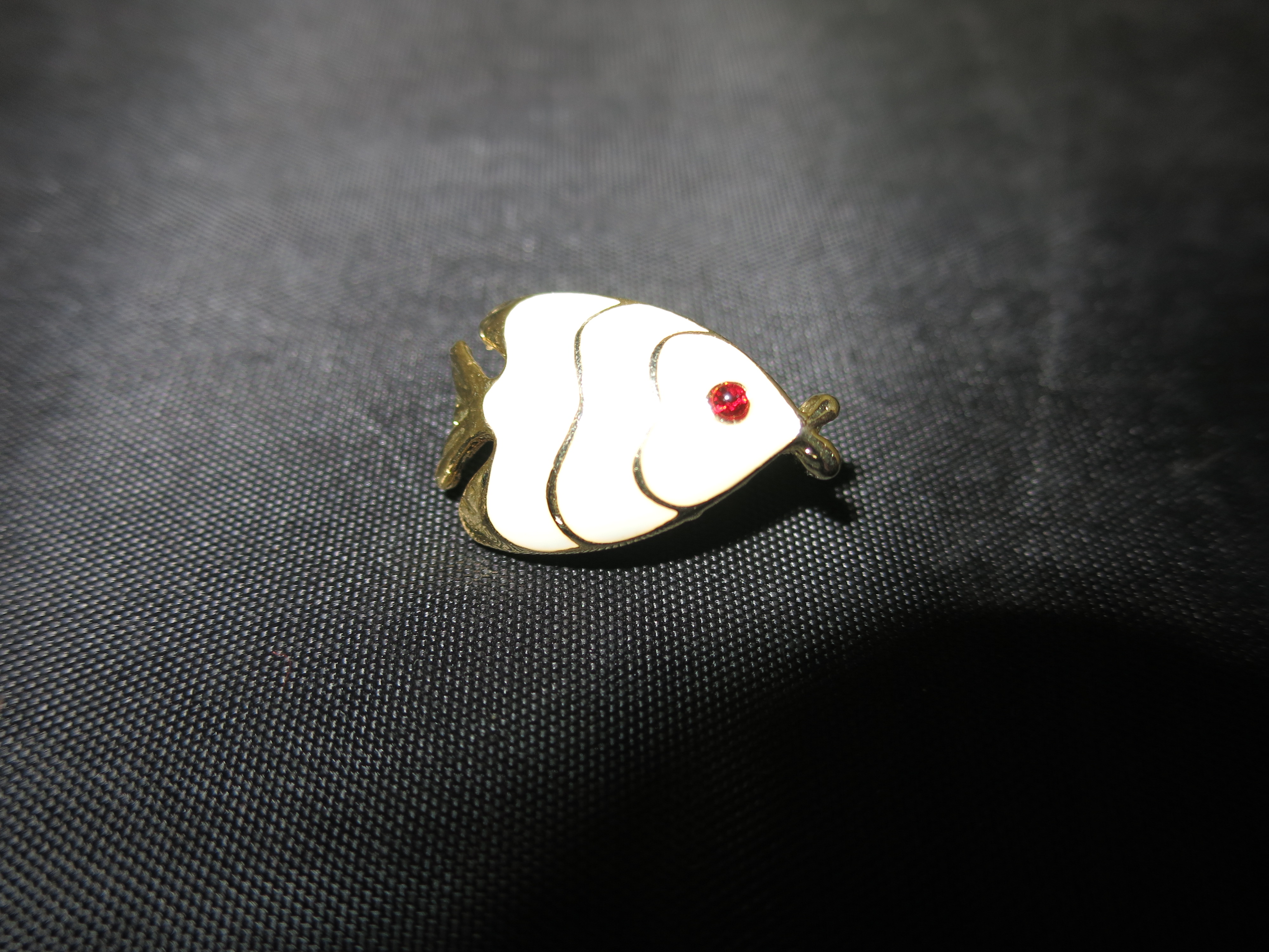 Enamel Painted Fish pin brooch with ruby rhinestone eye