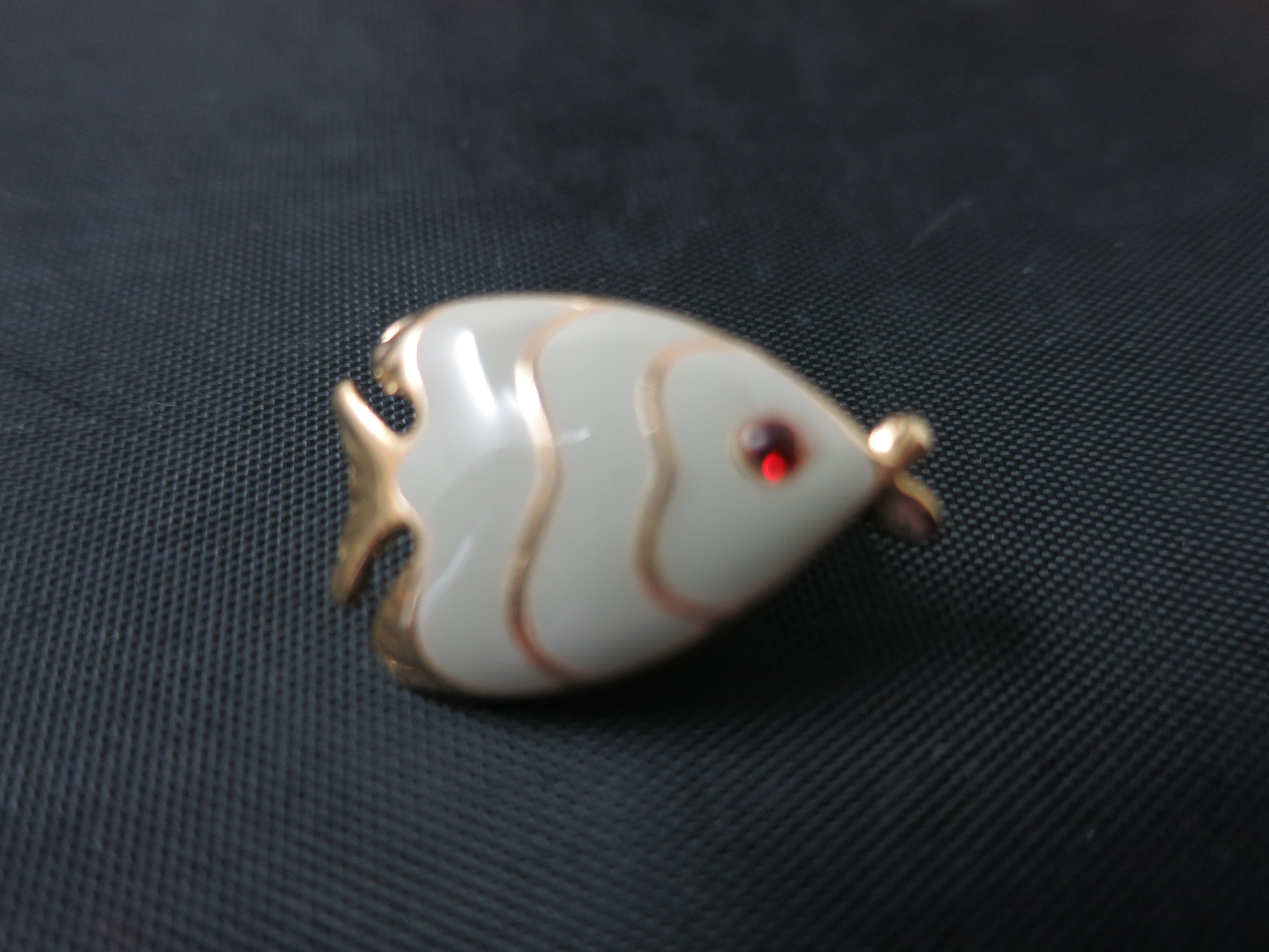 Enamel Painted Fish pin brooch with ruby rhinestone eye