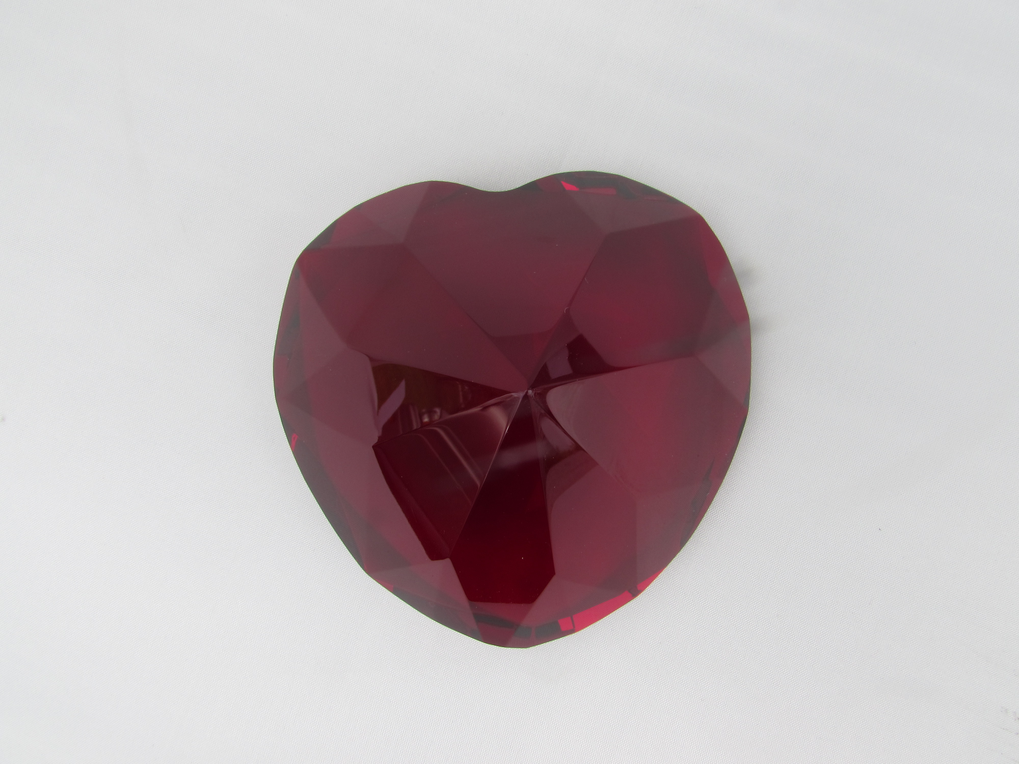 Ruby Red glass Heart Paperweight diamond shape