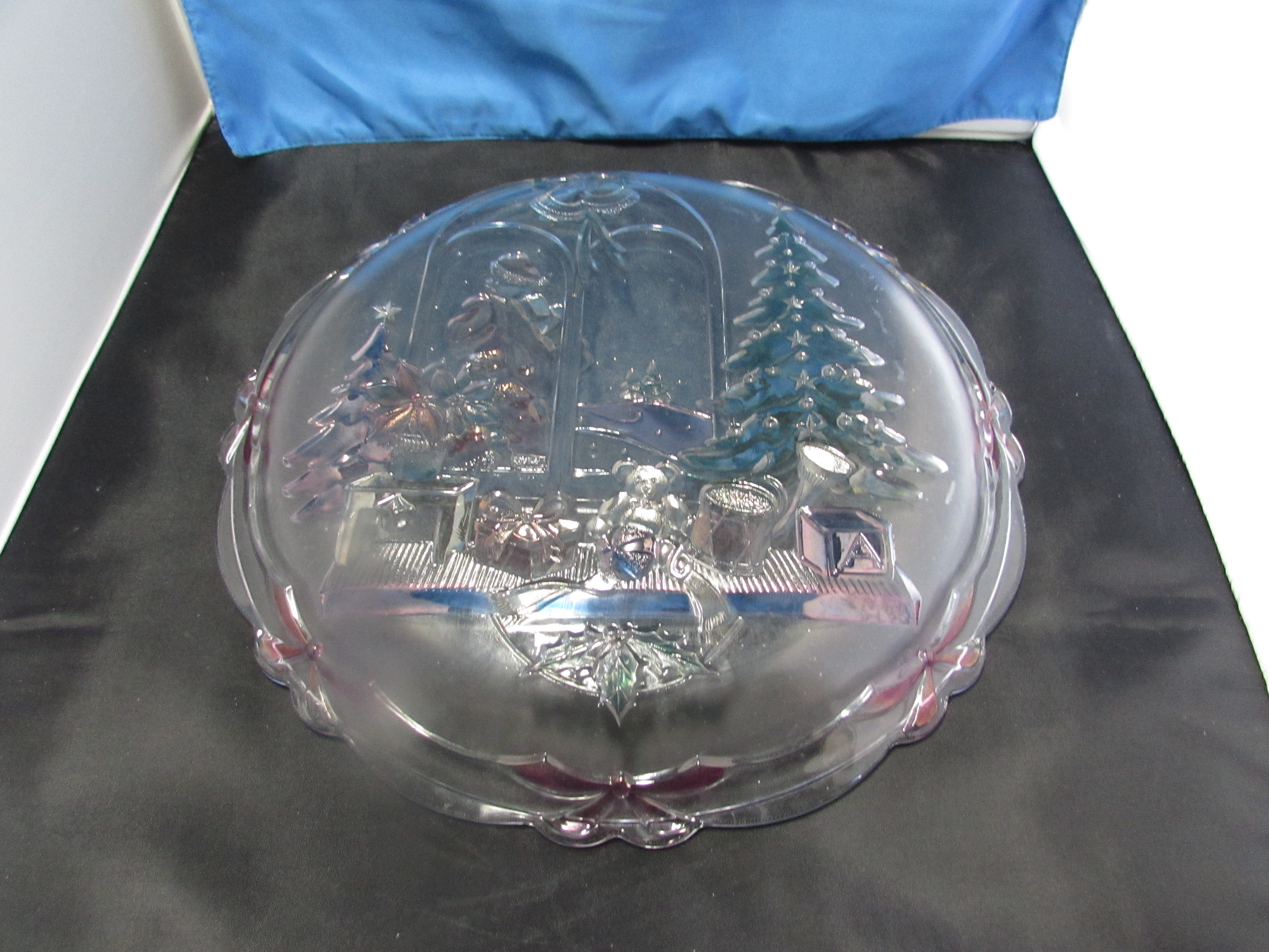 Mikasa Large Torte Christmas Santa Tree