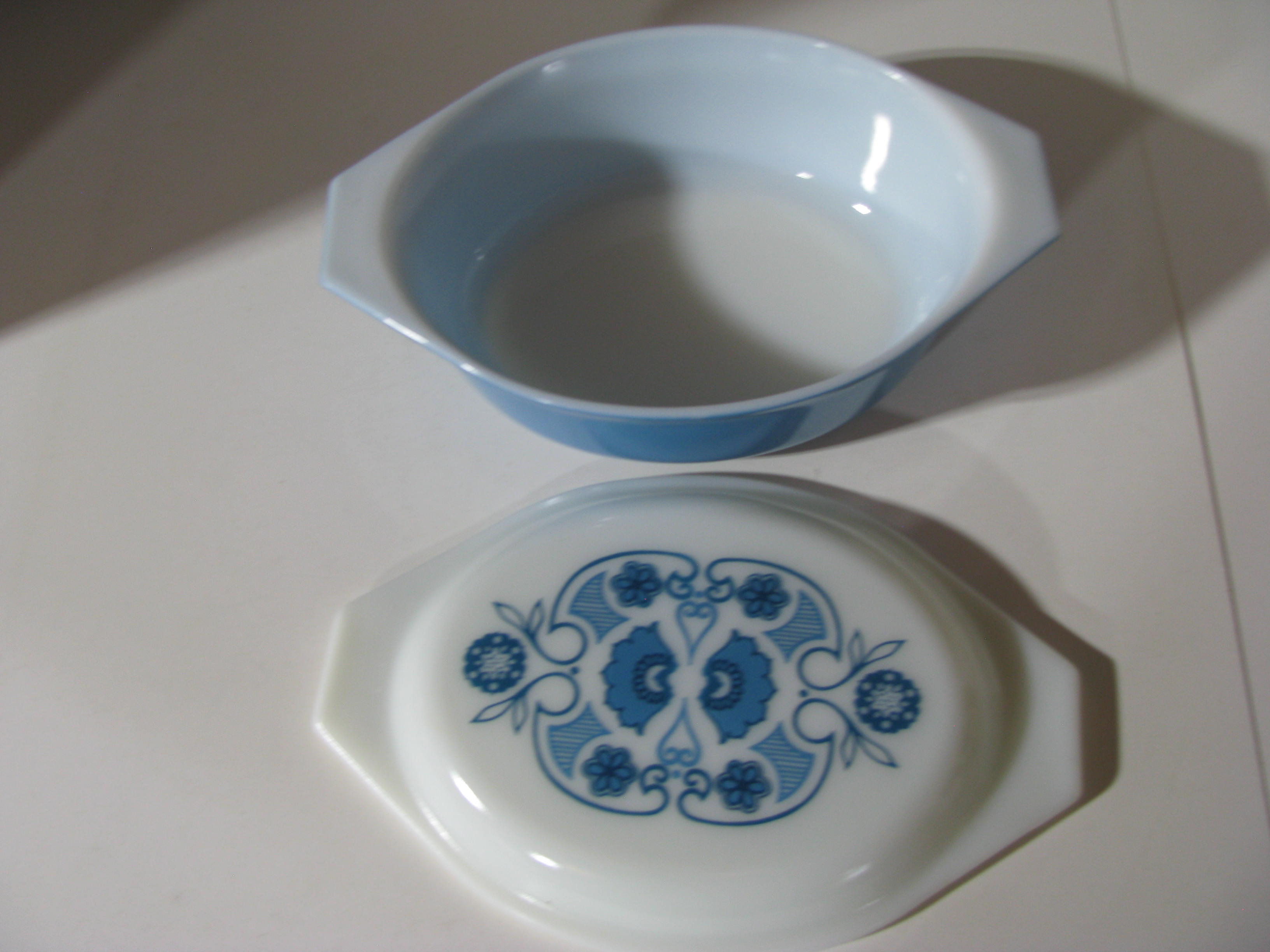 Vintage Pyrex Blue Horizon 043 1.5qt Dish with Lid