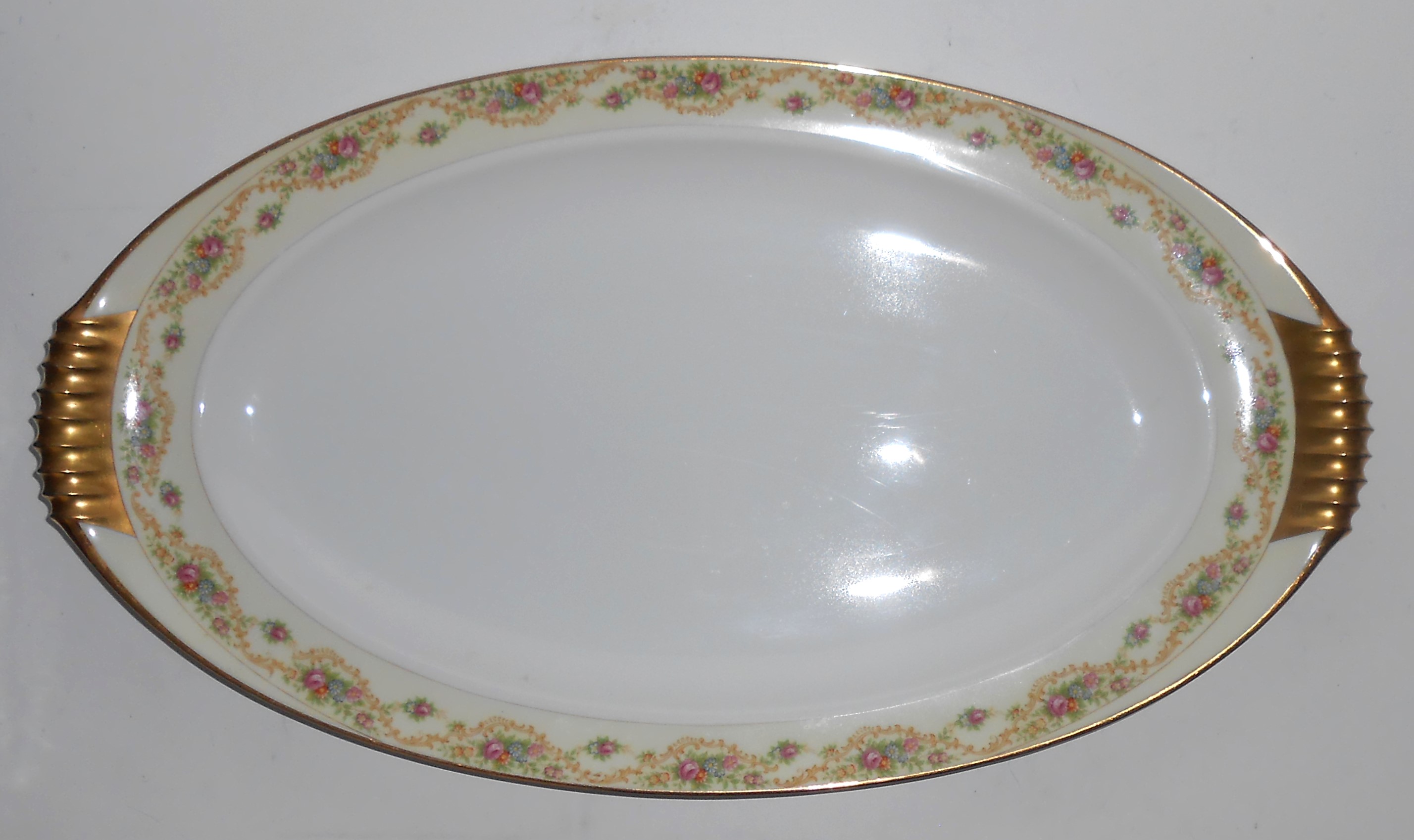 Meito China Porcelain Japan The Windsor w/Gold 17'' Pla